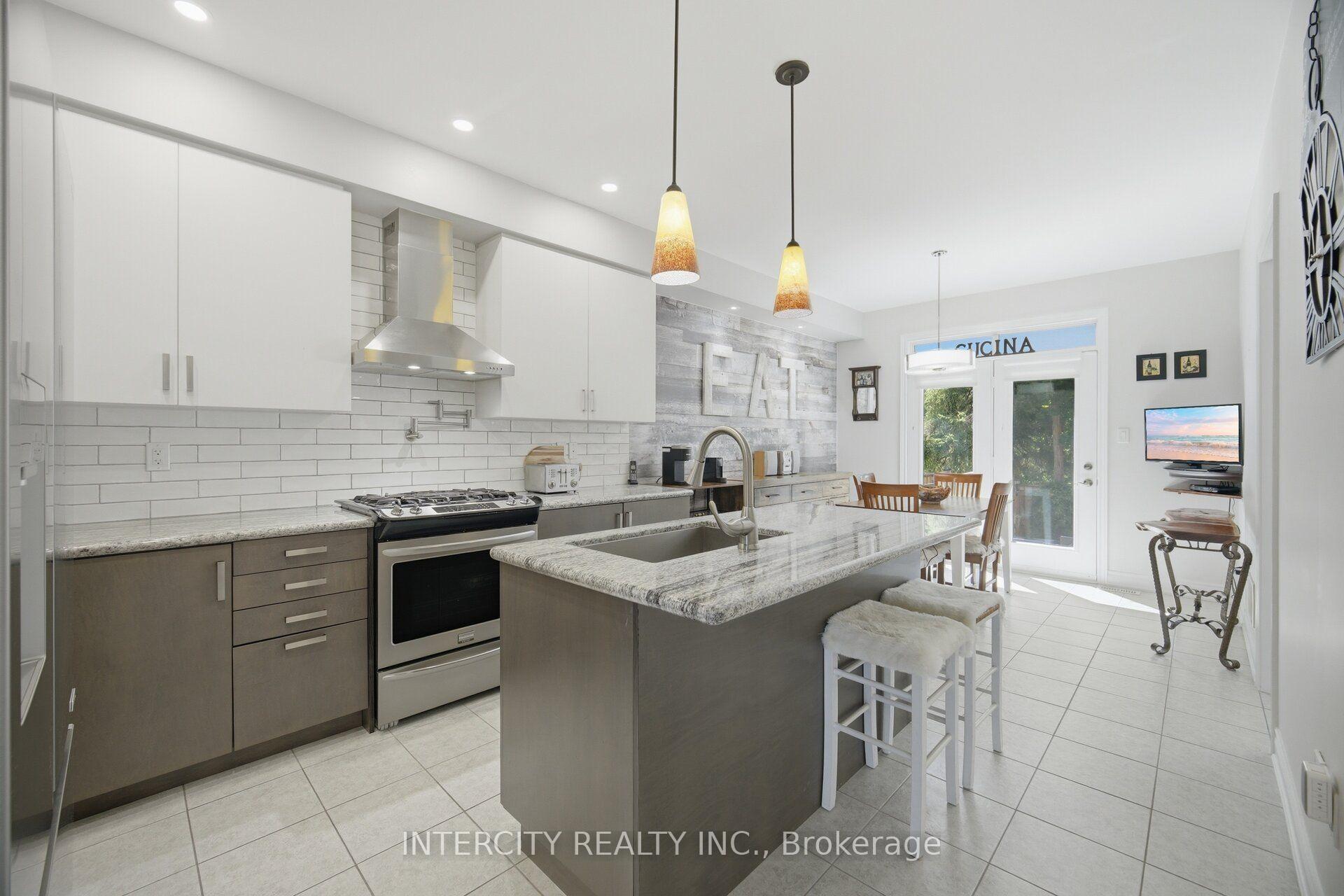 Photo 10 of 4 Petersen Place, King, Nobleton — HOMEH