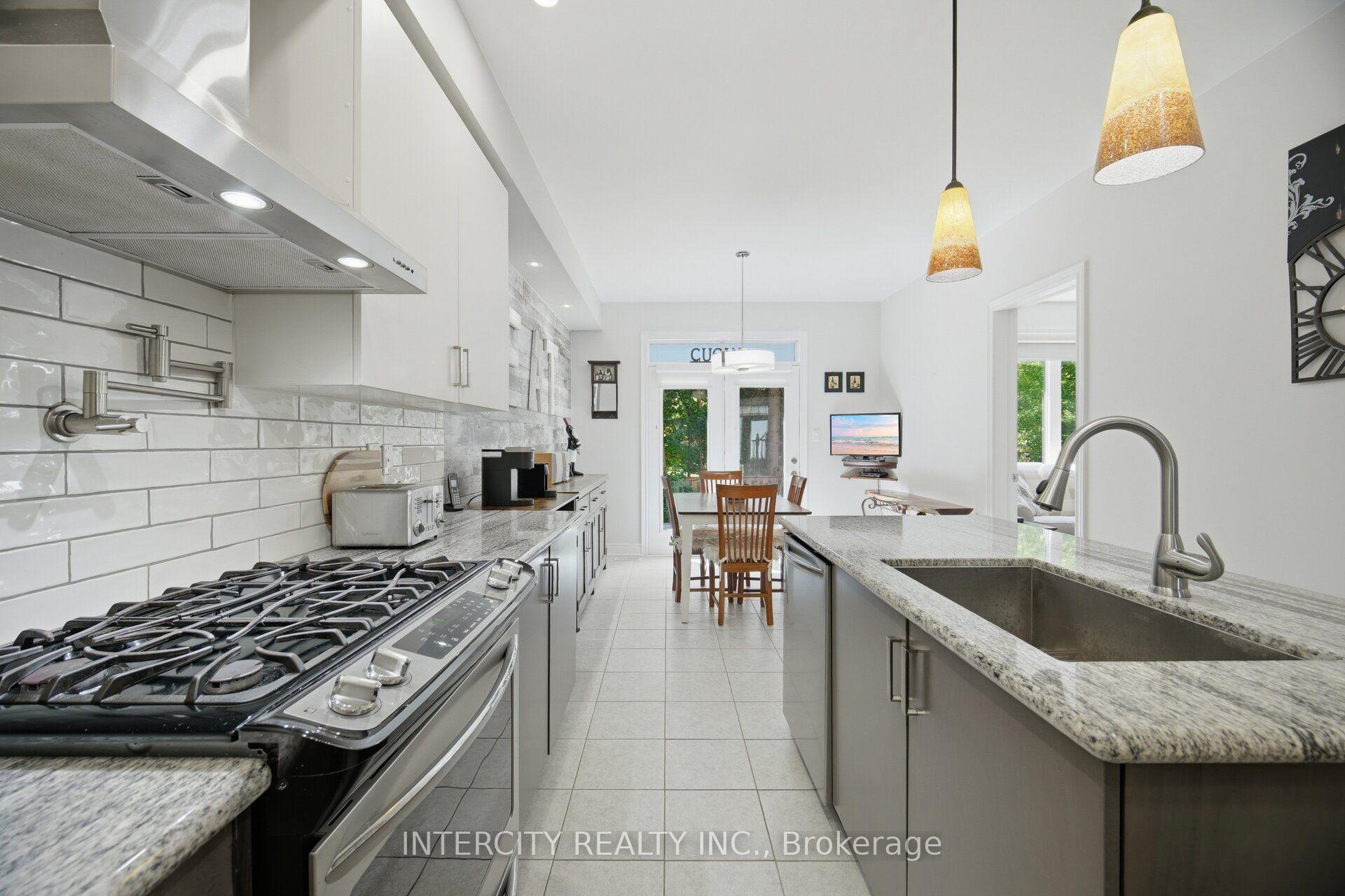Photo 11 of 4 Petersen Place, King, Nobleton — HOMEH