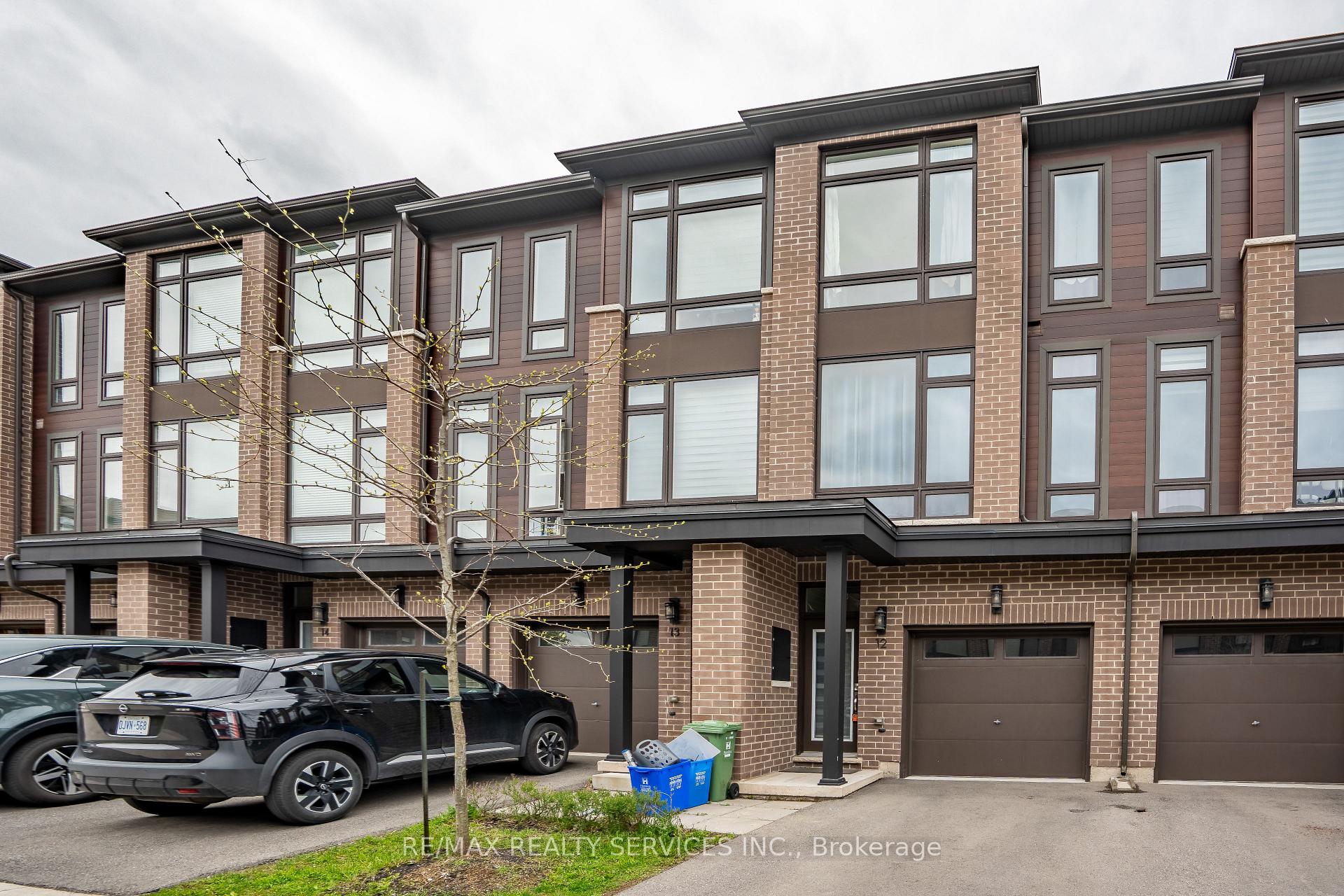 Front of Unit 12, 270 Melvin Avenue W