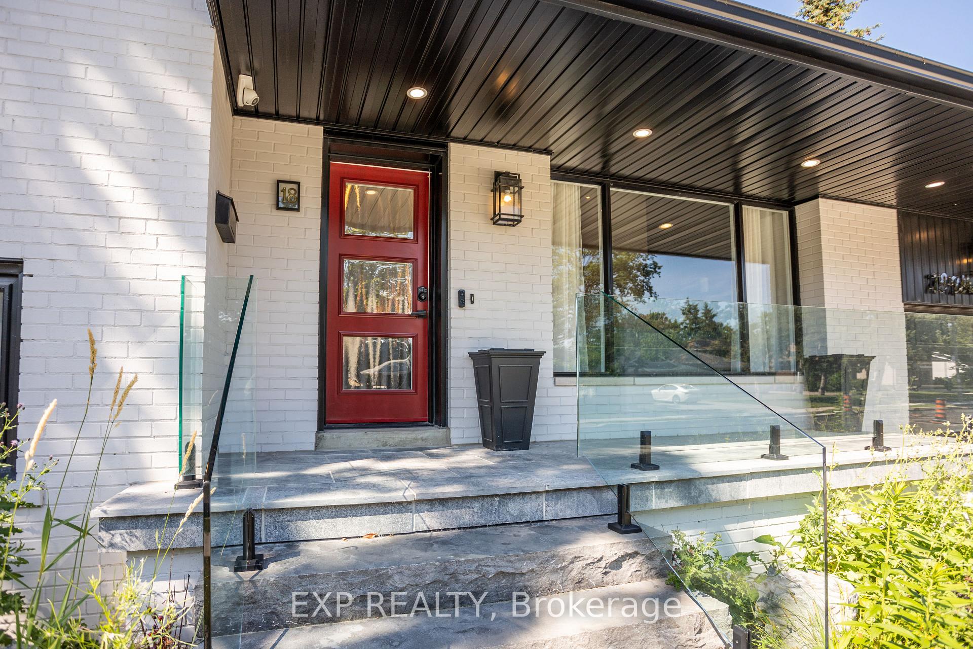 Photo 3 of 18 Winsdale Road, Etobicoke, Markland Wood — HOMEH