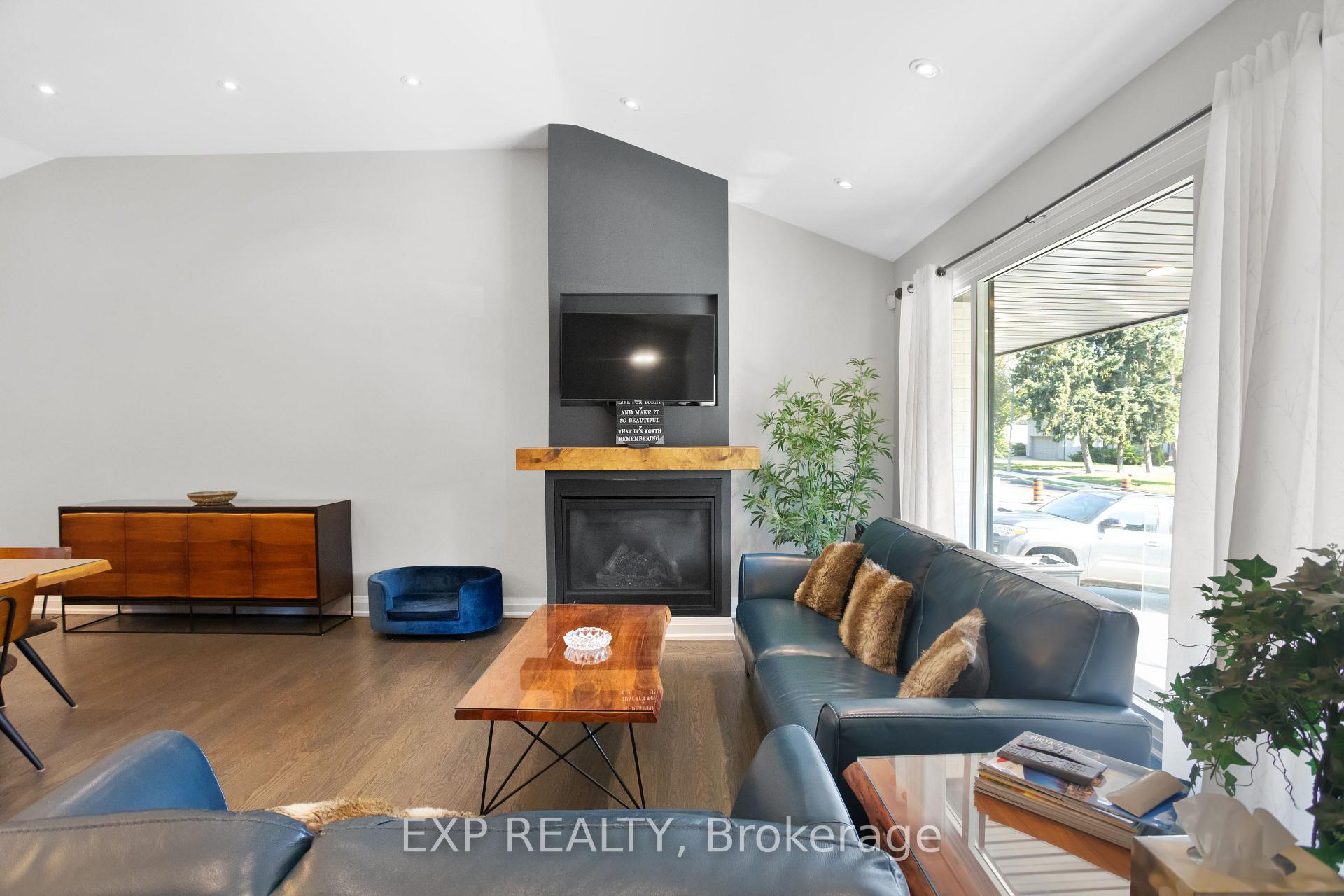 Photo 6 of 18 Winsdale Road, Etobicoke, Markland Wood — HOMEH