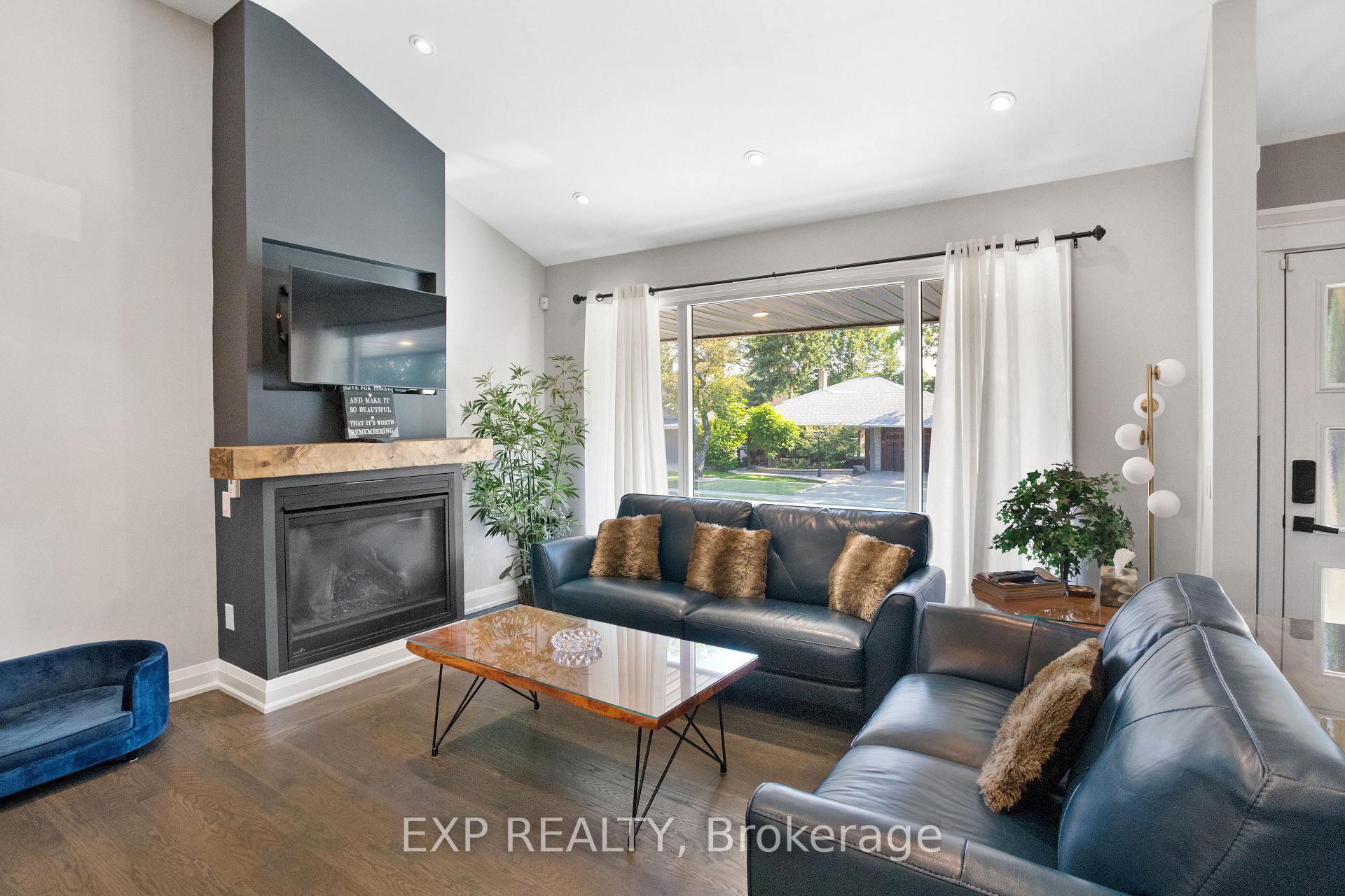 Photo 7 of 18 Winsdale Road, Etobicoke, Markland Wood — HOMEH