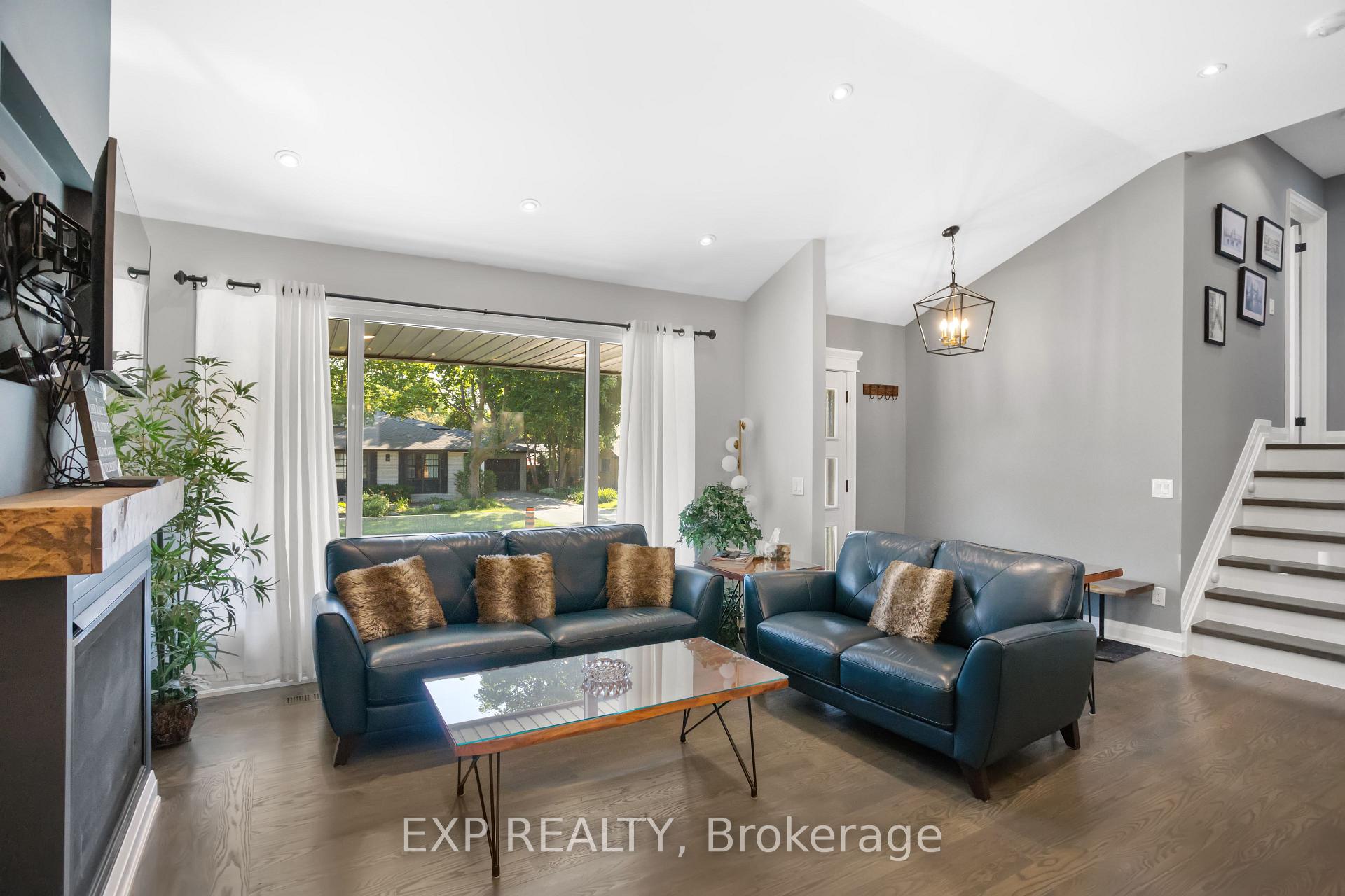 Photo 8 of 18 Winsdale Road, Etobicoke, Markland Wood — HOMEH