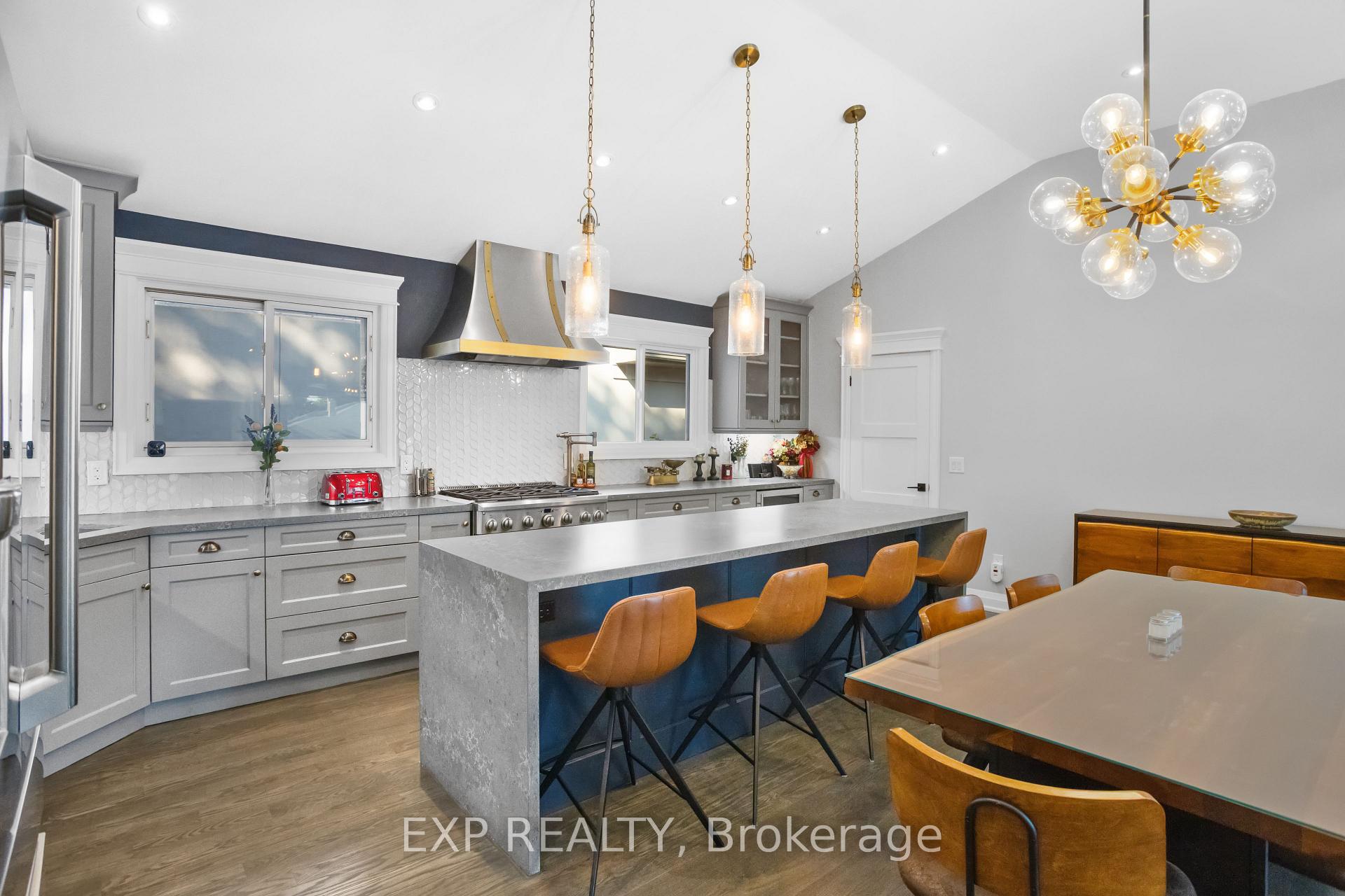 Photo 9 of 18 Winsdale Road, Etobicoke, Markland Wood — HOMEH