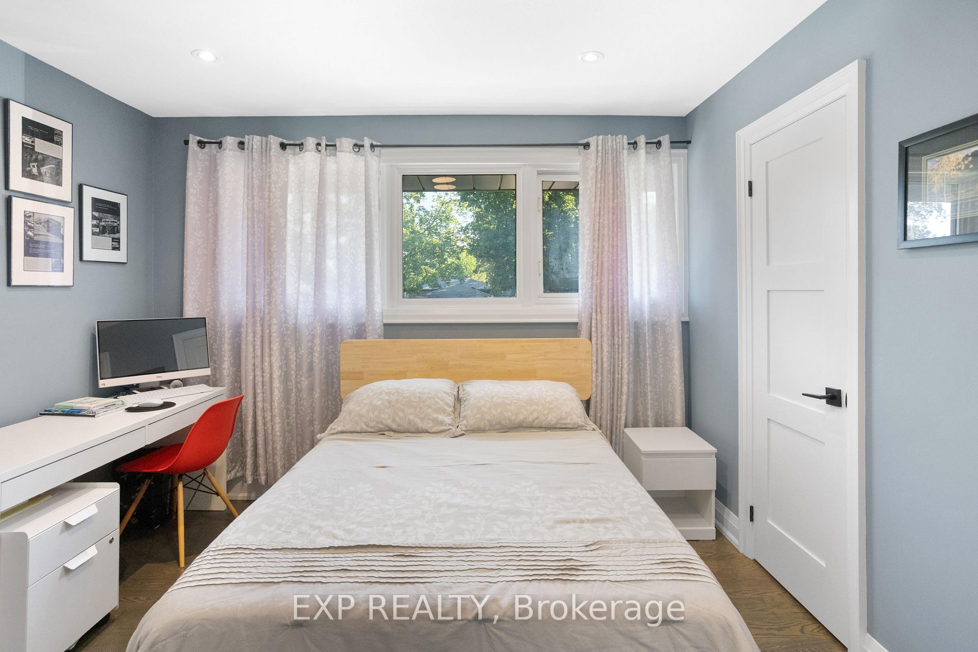 Photo 21 of 18 Winsdale Road, Etobicoke, Markland Wood — HOMEH