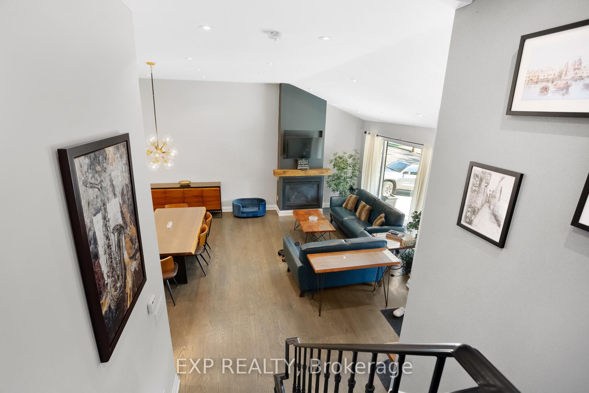 Photo 23 of 18 Winsdale Road, Etobicoke, Markland Wood — HOMEH