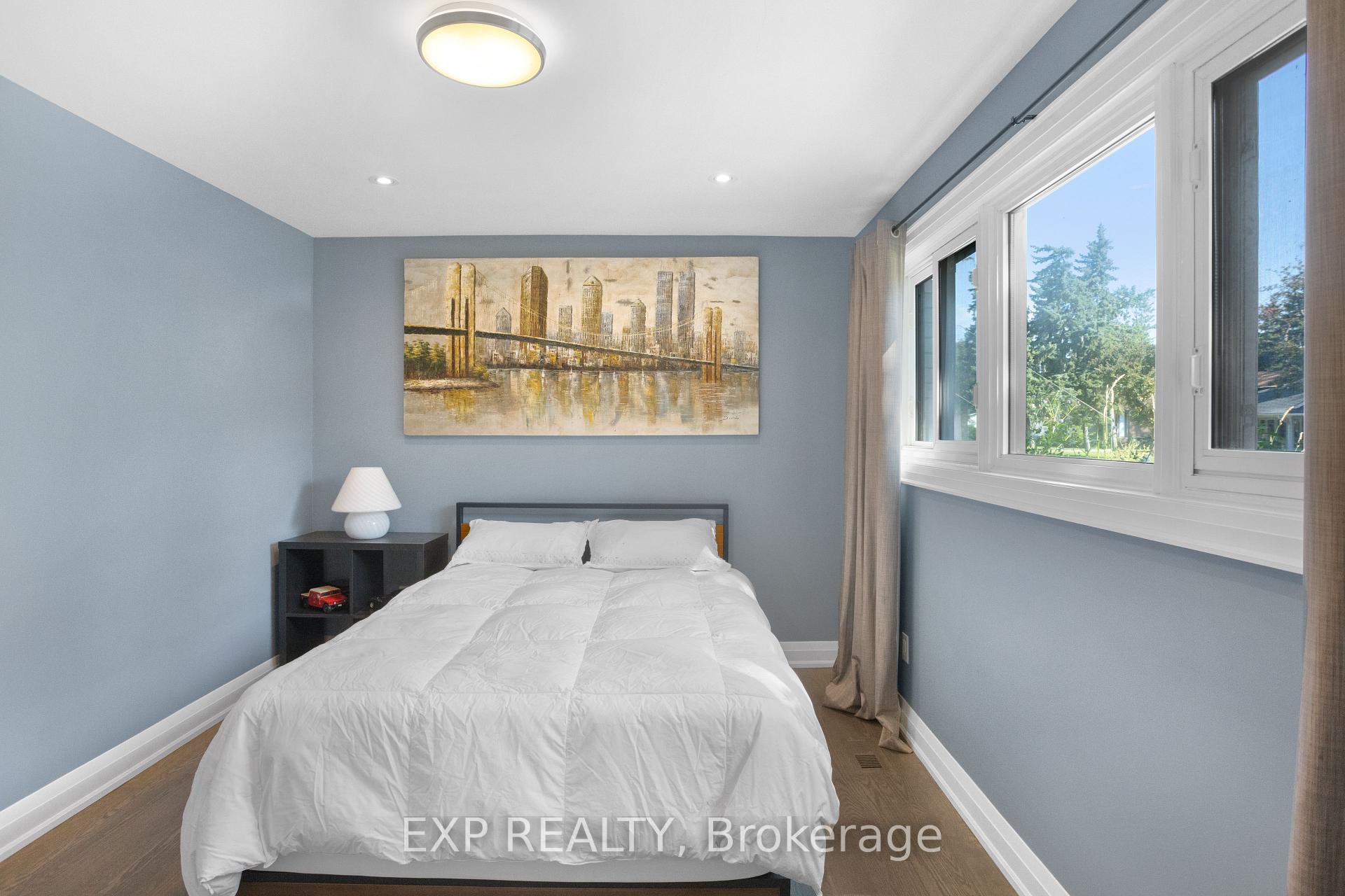 Photo 26 of 18 Winsdale Road, Etobicoke, Markland Wood — HOMEH