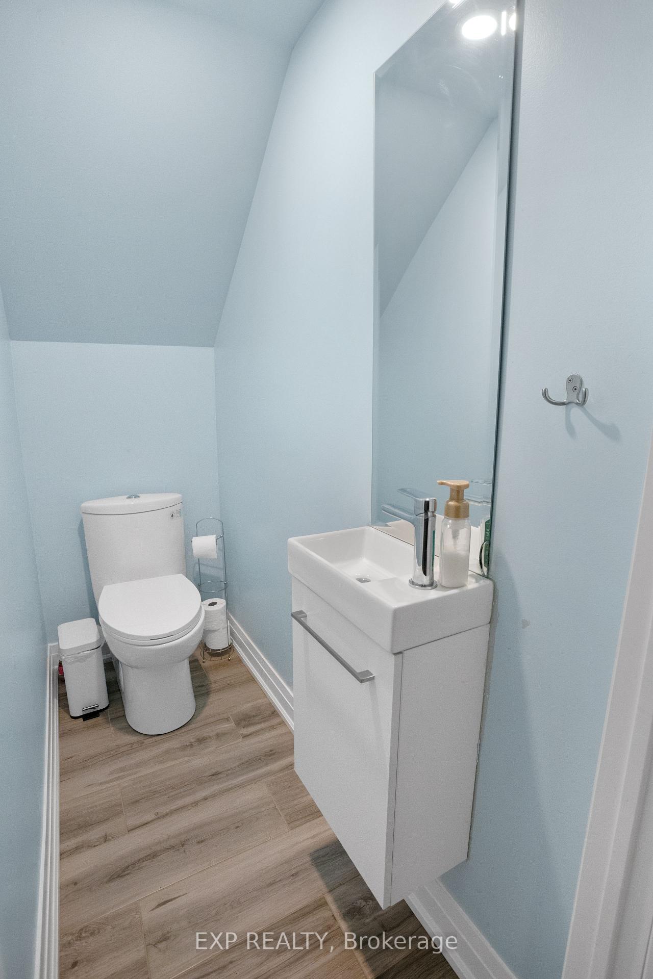 Photo 31 of 18 Winsdale Road, Etobicoke, Markland Wood — HOMEH