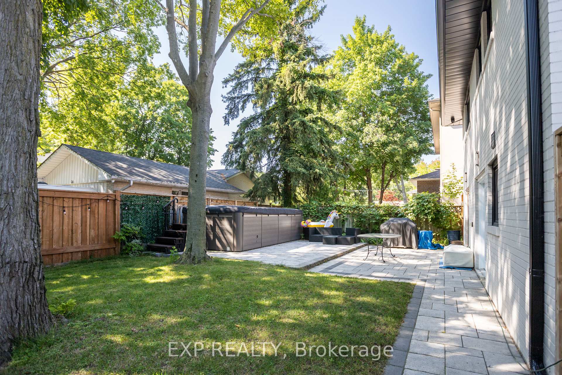 Photo 34 of 18 Winsdale Road, Etobicoke, Markland Wood — HOMEH