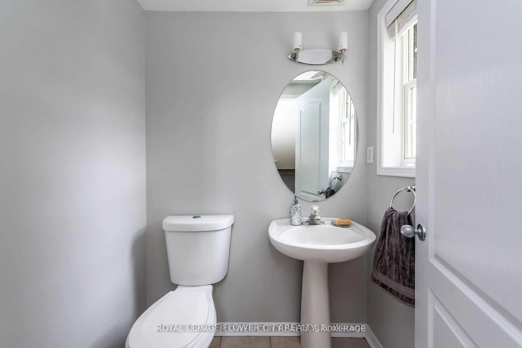 Photo 5 of Unit 2, 8305 McLaughlin Road S, Brampton, Brampton South — HOMEH