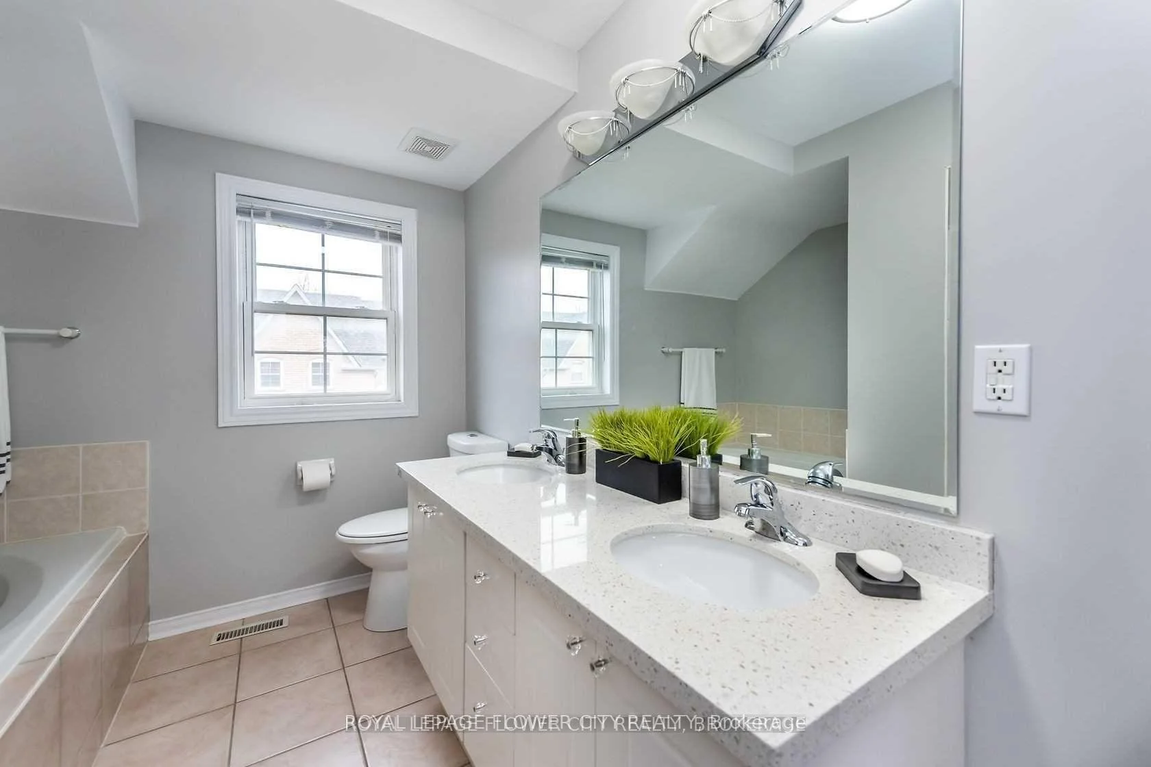 Photo 11 of Unit 2, 8305 McLaughlin Road S, Brampton, Brampton South — HOMEH