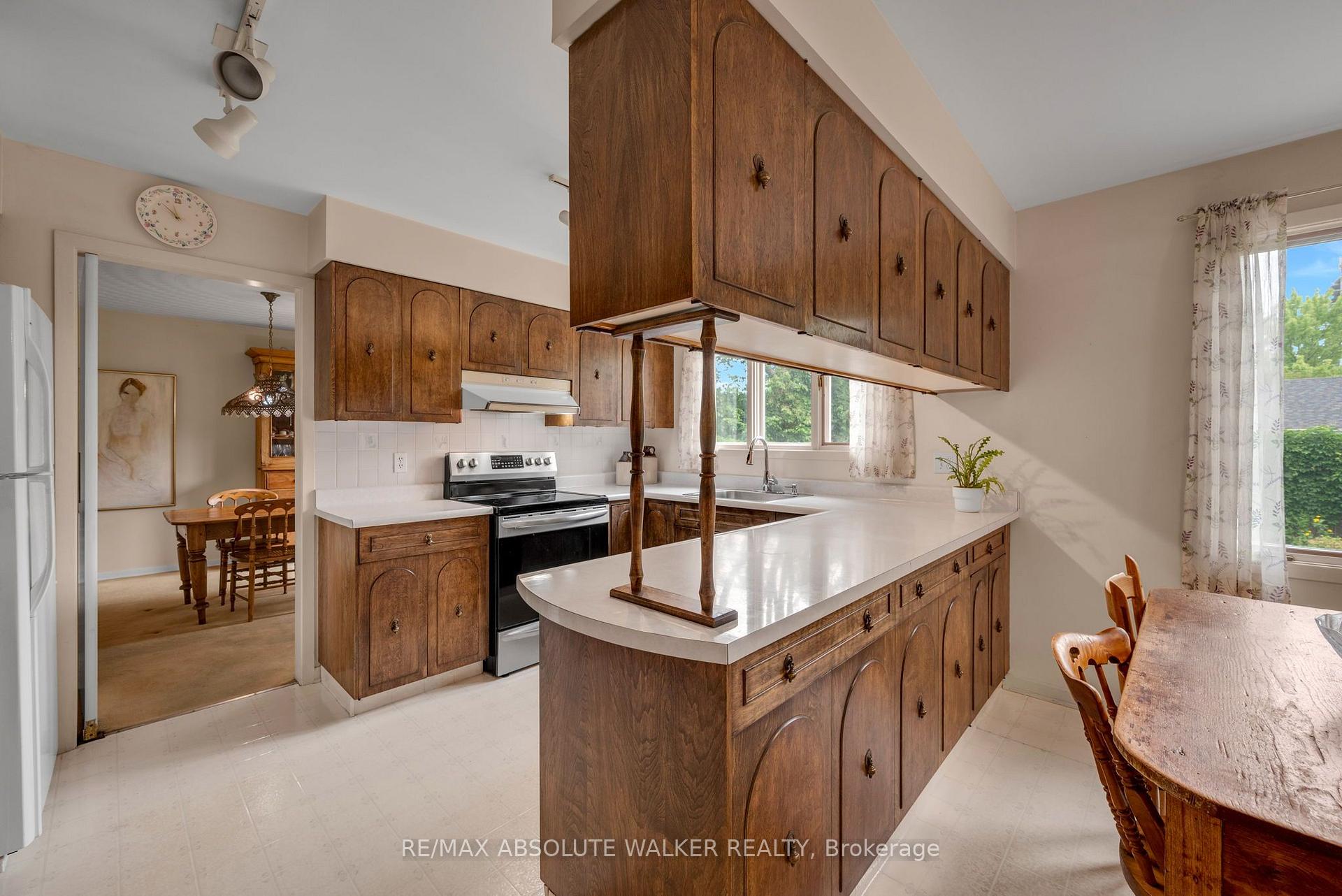 Photo 10 of 1950 Fairmeadow Crescent, Ottawa, Guildwood Estates - Urbandale Acres — HOMEH