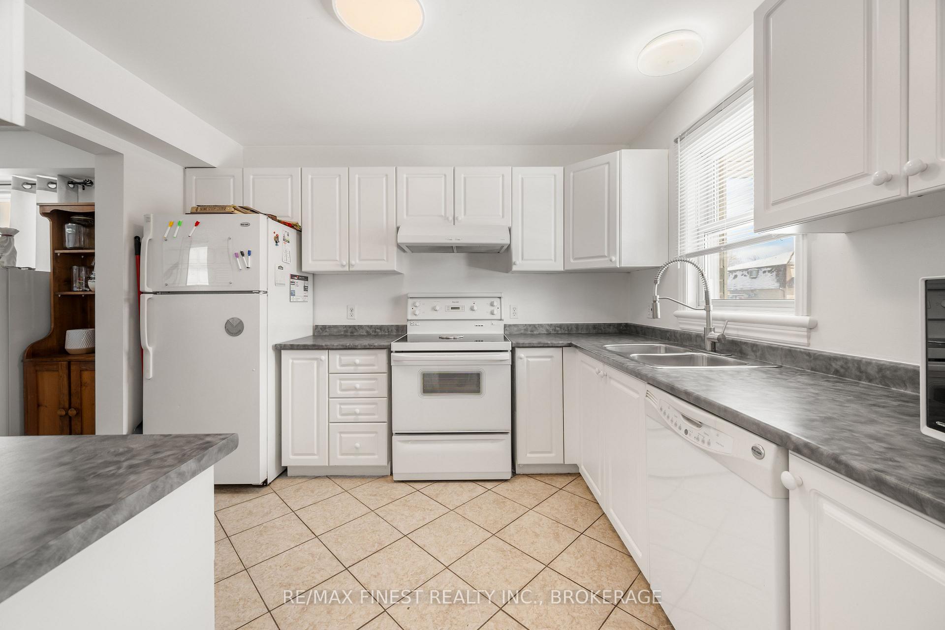 Photo 5 of 303 Conacher Drive, Kingston, Rideau — HOMEH