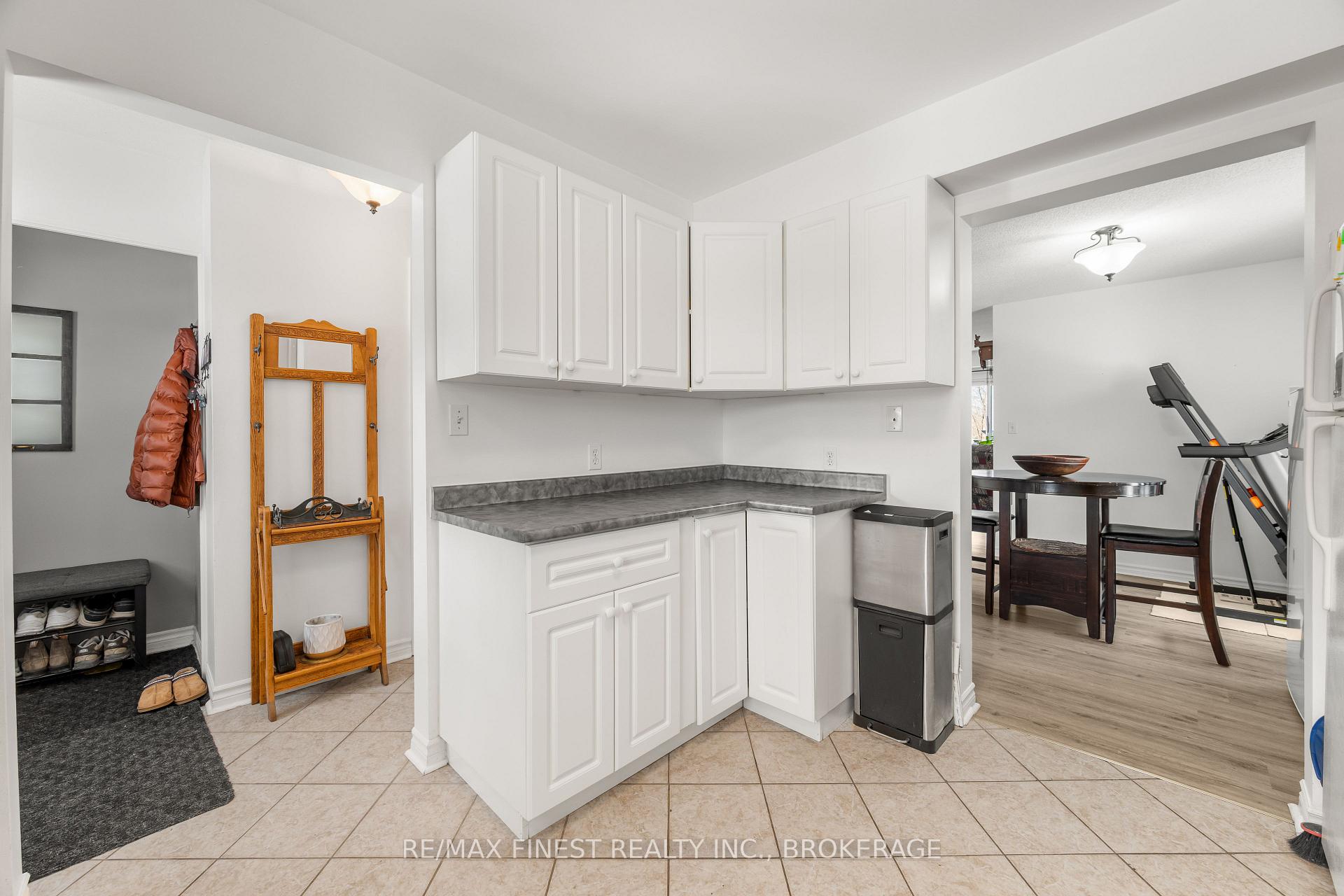 Photo 7 of 303 Conacher Drive, Kingston, Rideau — HOMEH