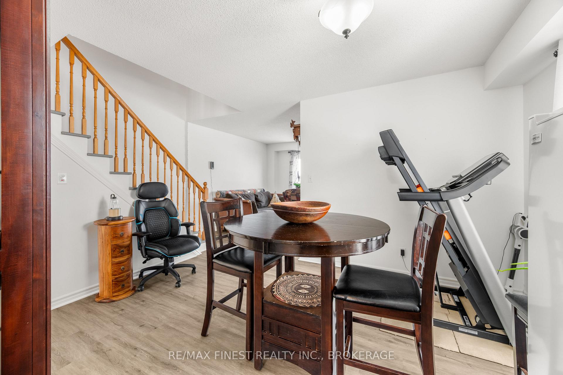 Photo 8 of 303 Conacher Drive, Kingston, Rideau — HOMEH