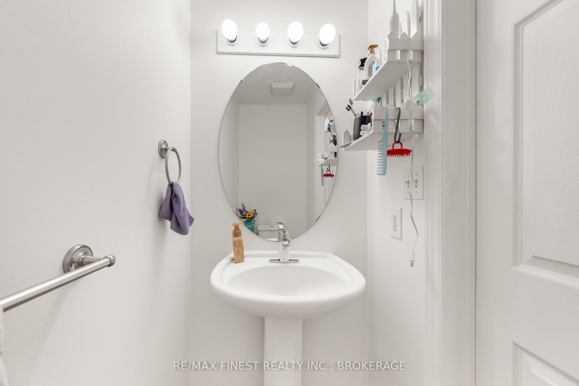 Photo 10 of 303 Conacher Drive, Kingston, Rideau — HOMEH