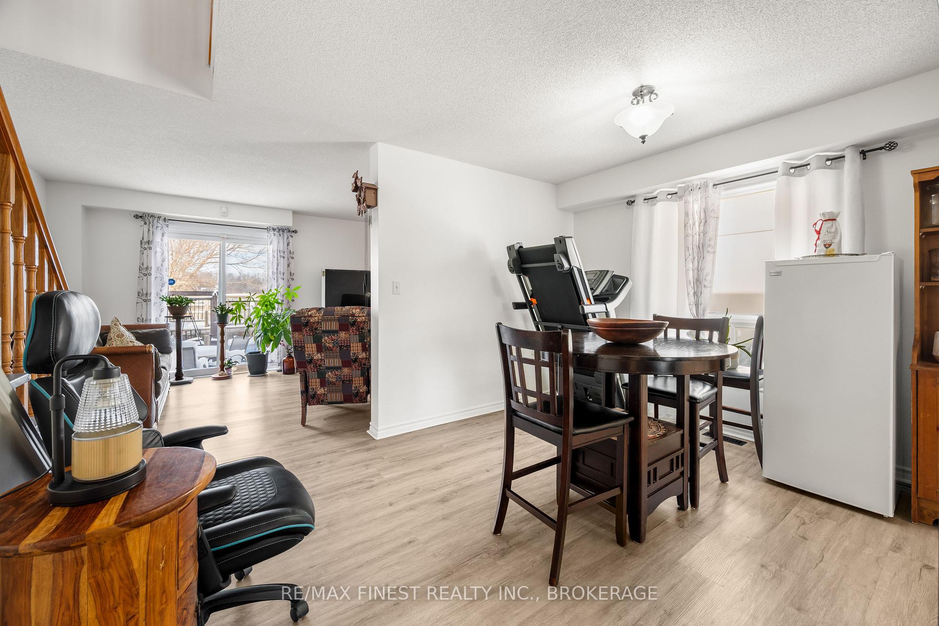Photo 11 of 303 Conacher Drive, Kingston, Rideau — HOMEH