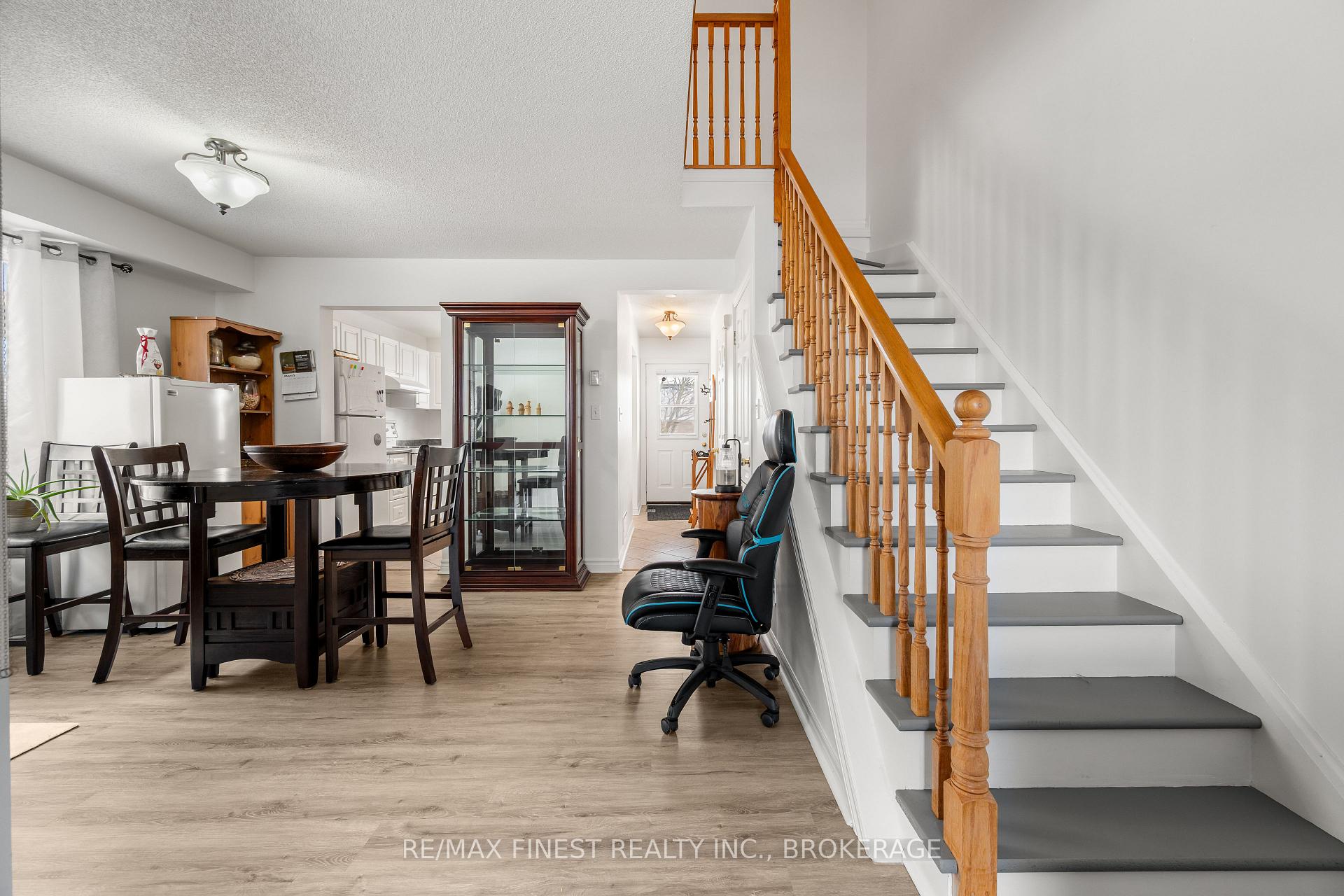 Photo 12 of 303 Conacher Drive, Kingston, Rideau — HOMEH