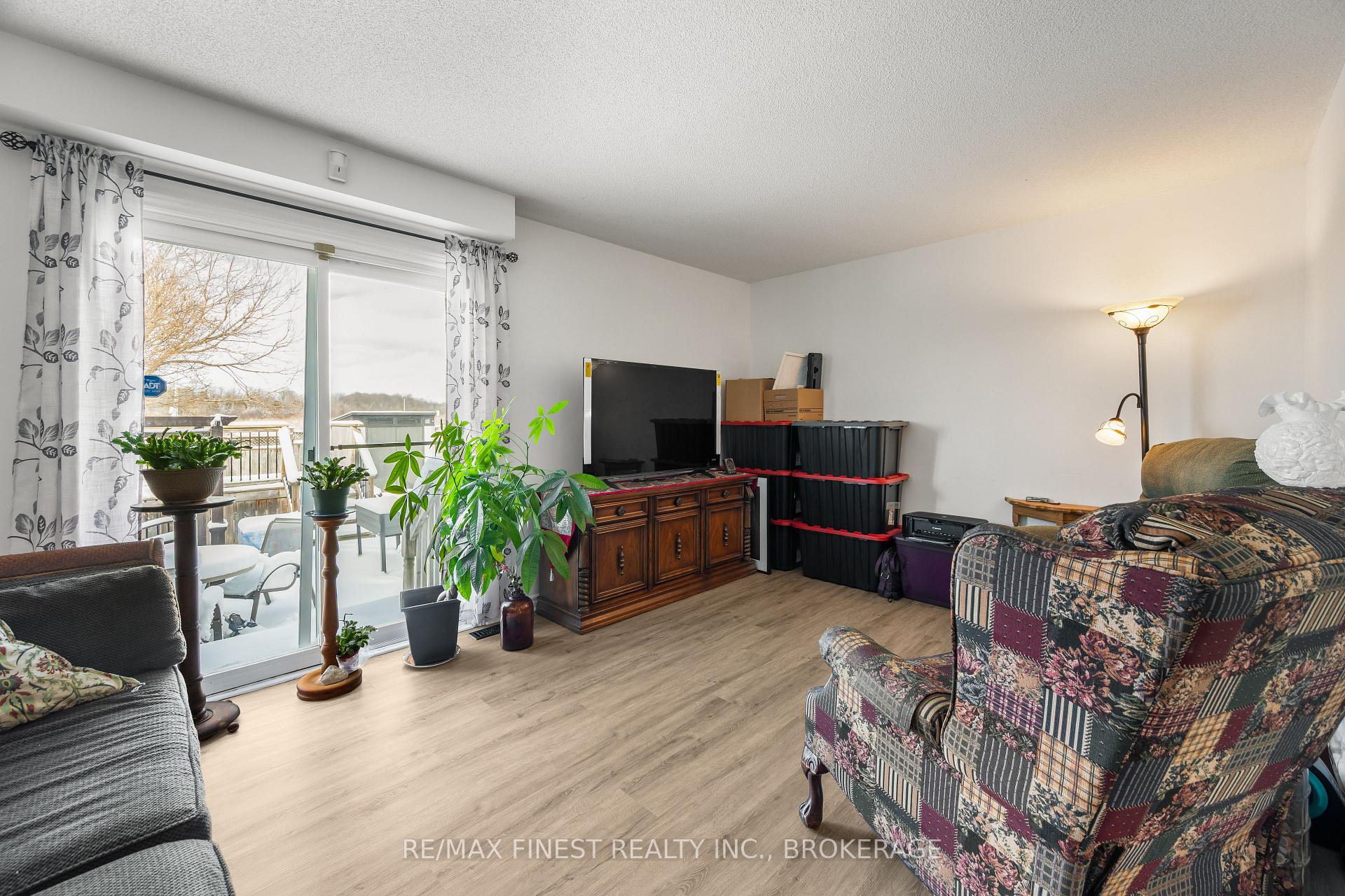 Photo 13 of 303 Conacher Drive, Kingston, Rideau — HOMEH