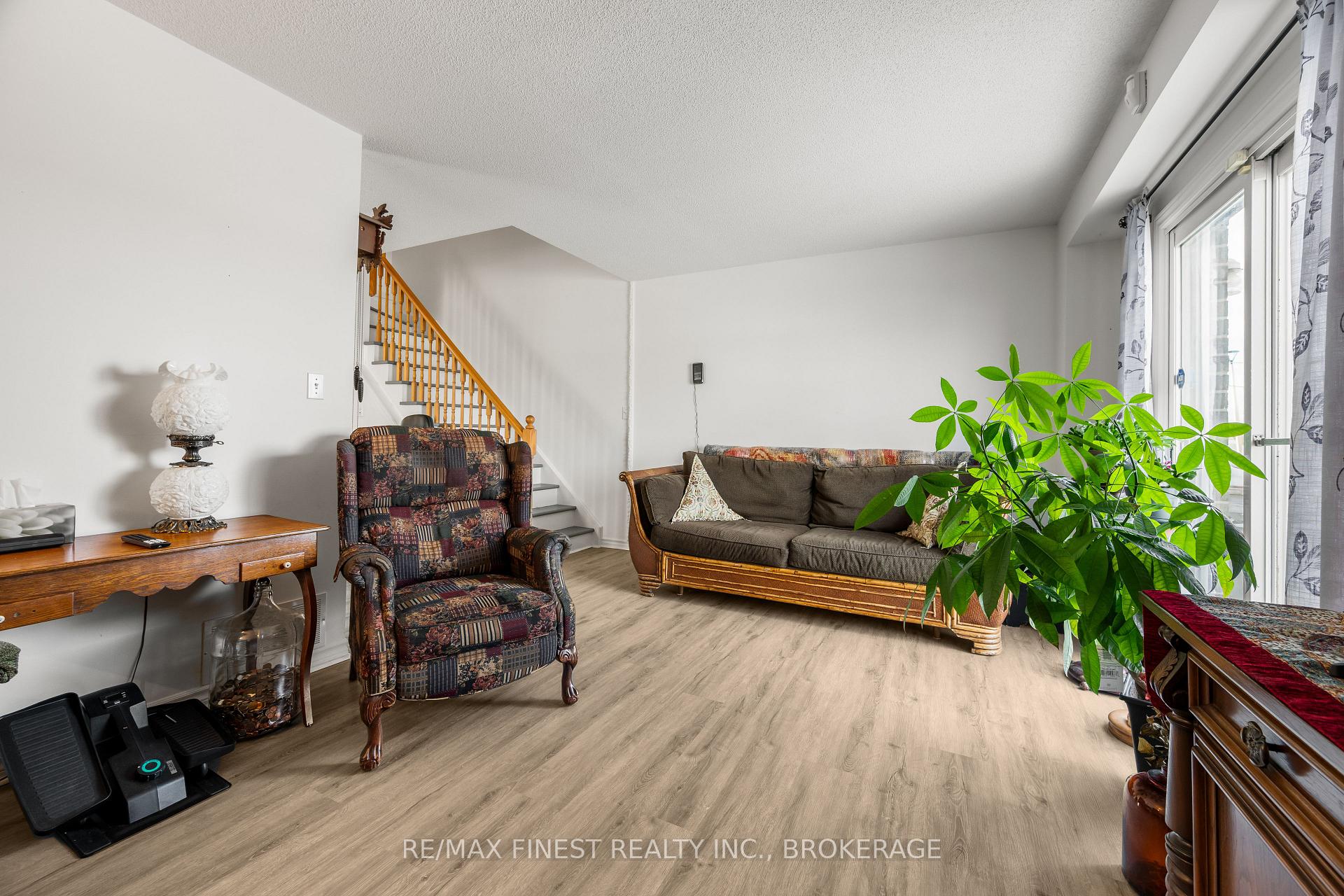 Photo 14 of 303 Conacher Drive, Kingston, Rideau — HOMEH