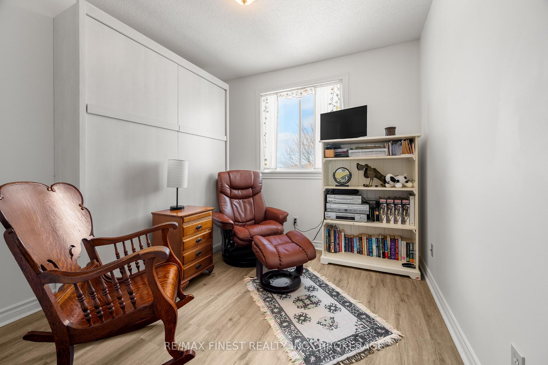 Photo 23 of 303 Conacher Drive, Kingston, Rideau — HOMEH
