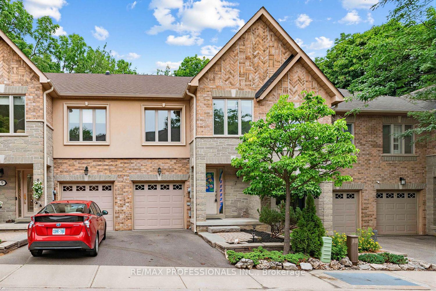 Photo 2 of 7 Briarly Lane, Etobicoke, Kingsway South — HOMEH