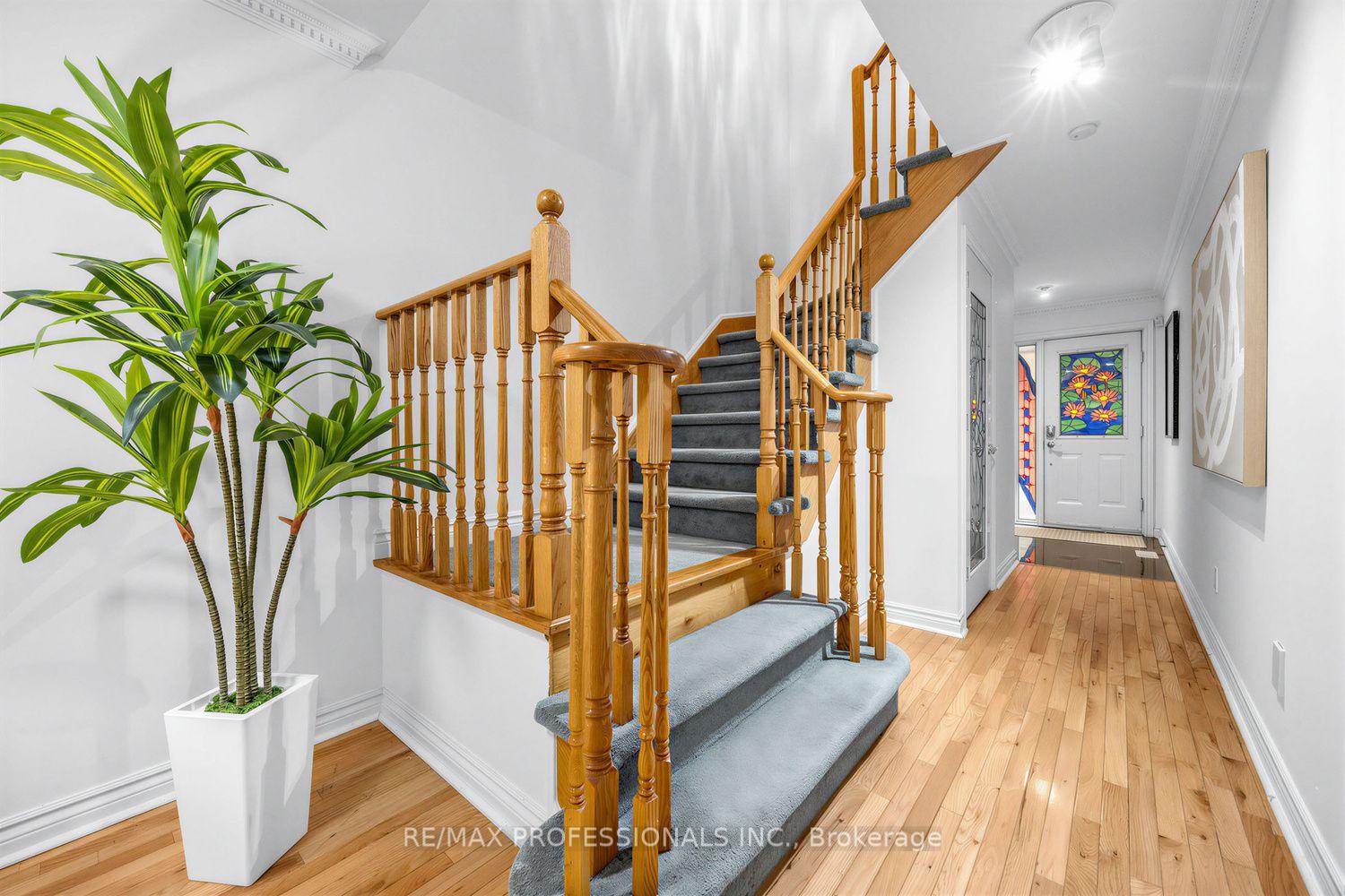 Photo 14 of 7 Briarly Lane, Etobicoke, Kingsway South — HOMEH