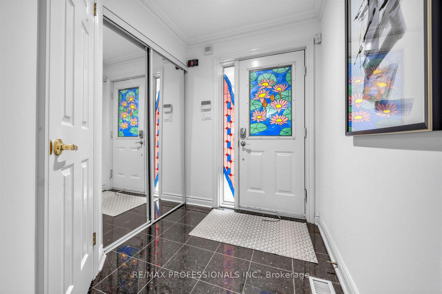Photo 15 of 7 Briarly Lane, Etobicoke, Kingsway South — HOMEH