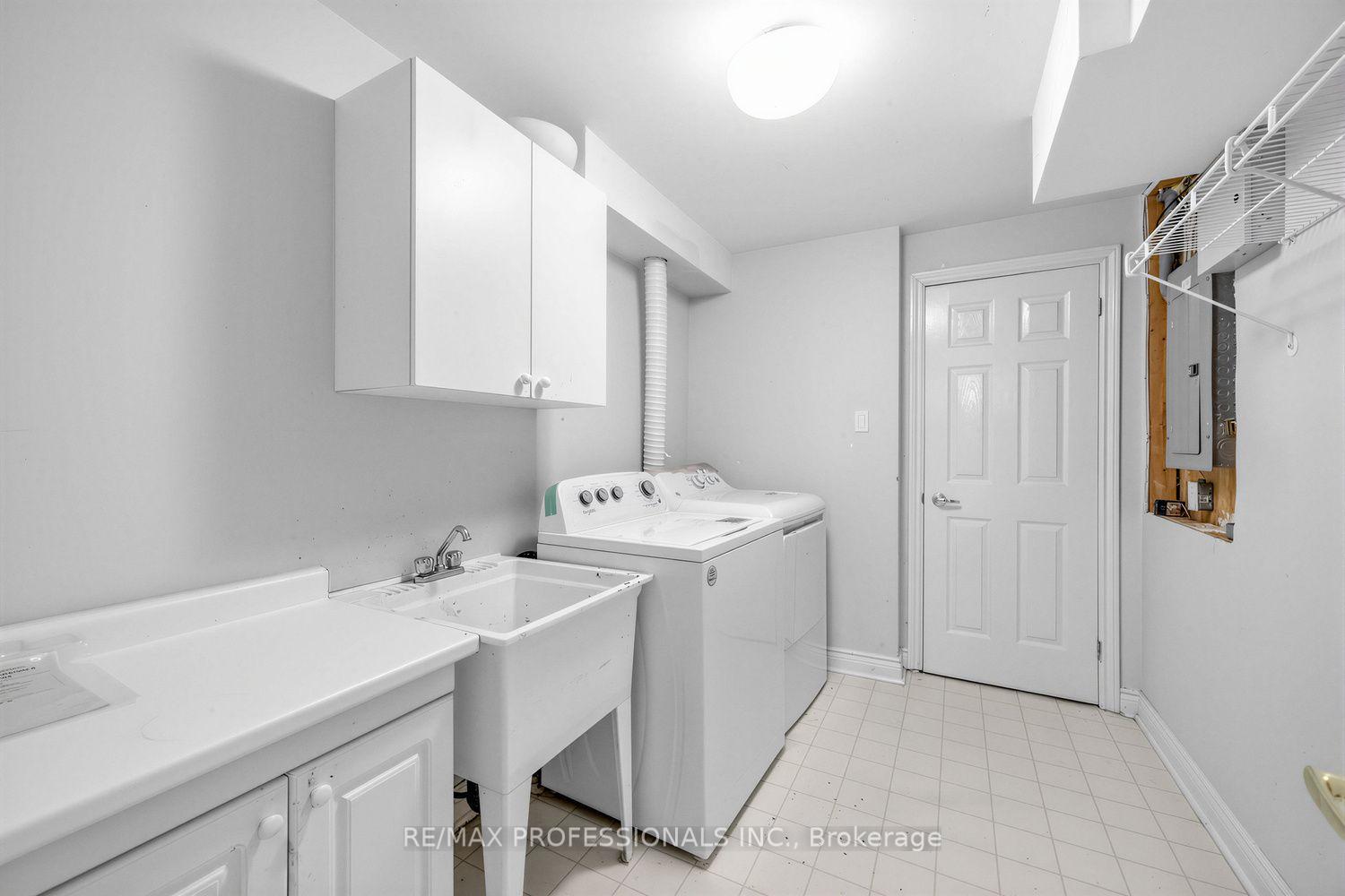 Photo 32 of 7 Briarly Lane, Etobicoke, Kingsway South — HOMEH