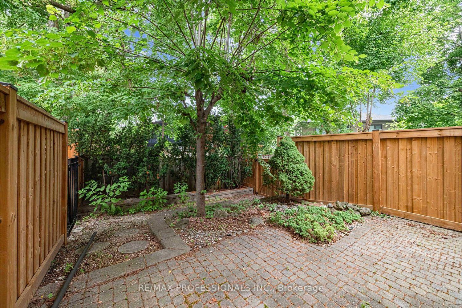 Photo 33 of 7 Briarly Lane, Etobicoke, Kingsway South — HOMEH