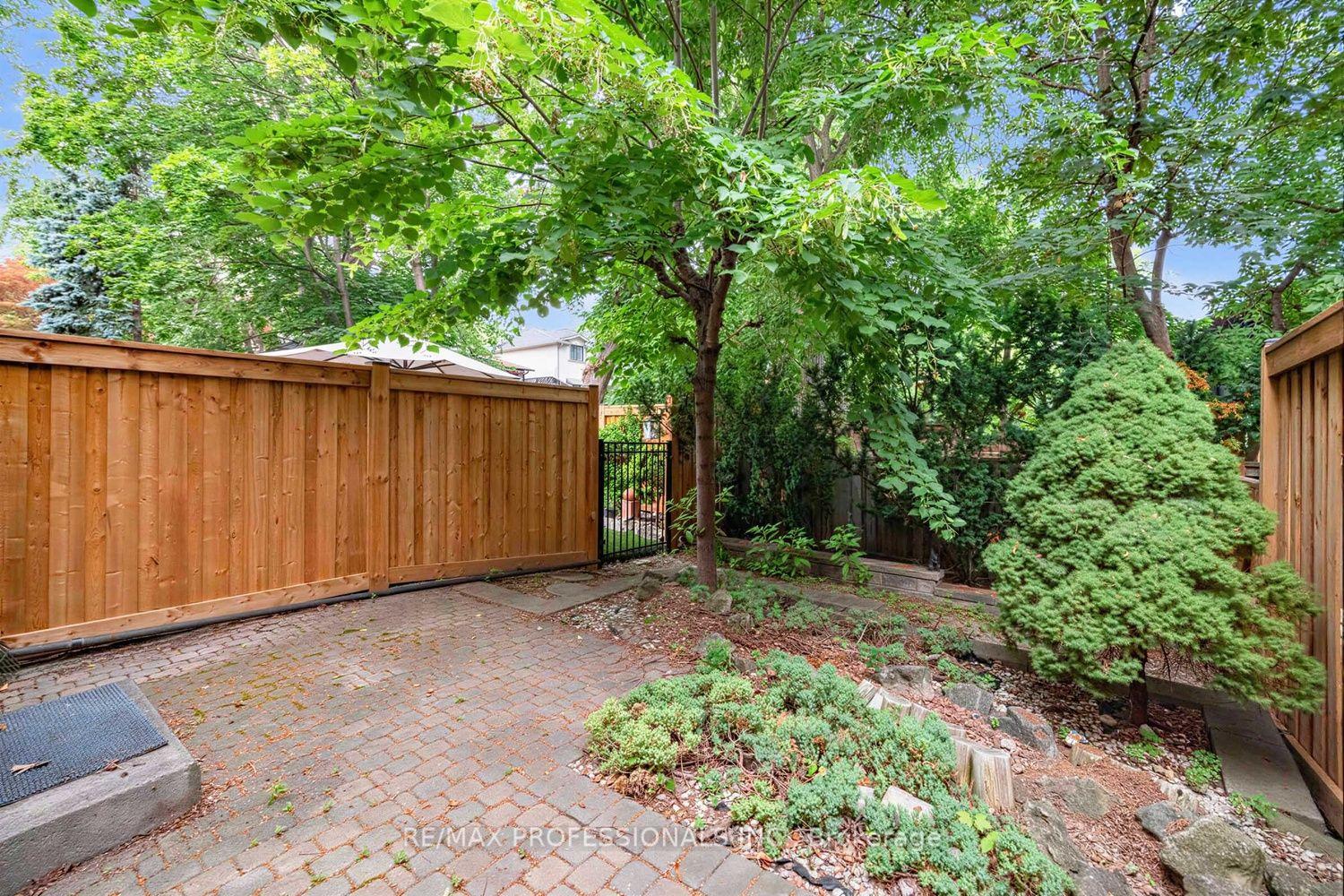Photo 34 of 7 Briarly Lane, Etobicoke, Kingsway South — HOMEH