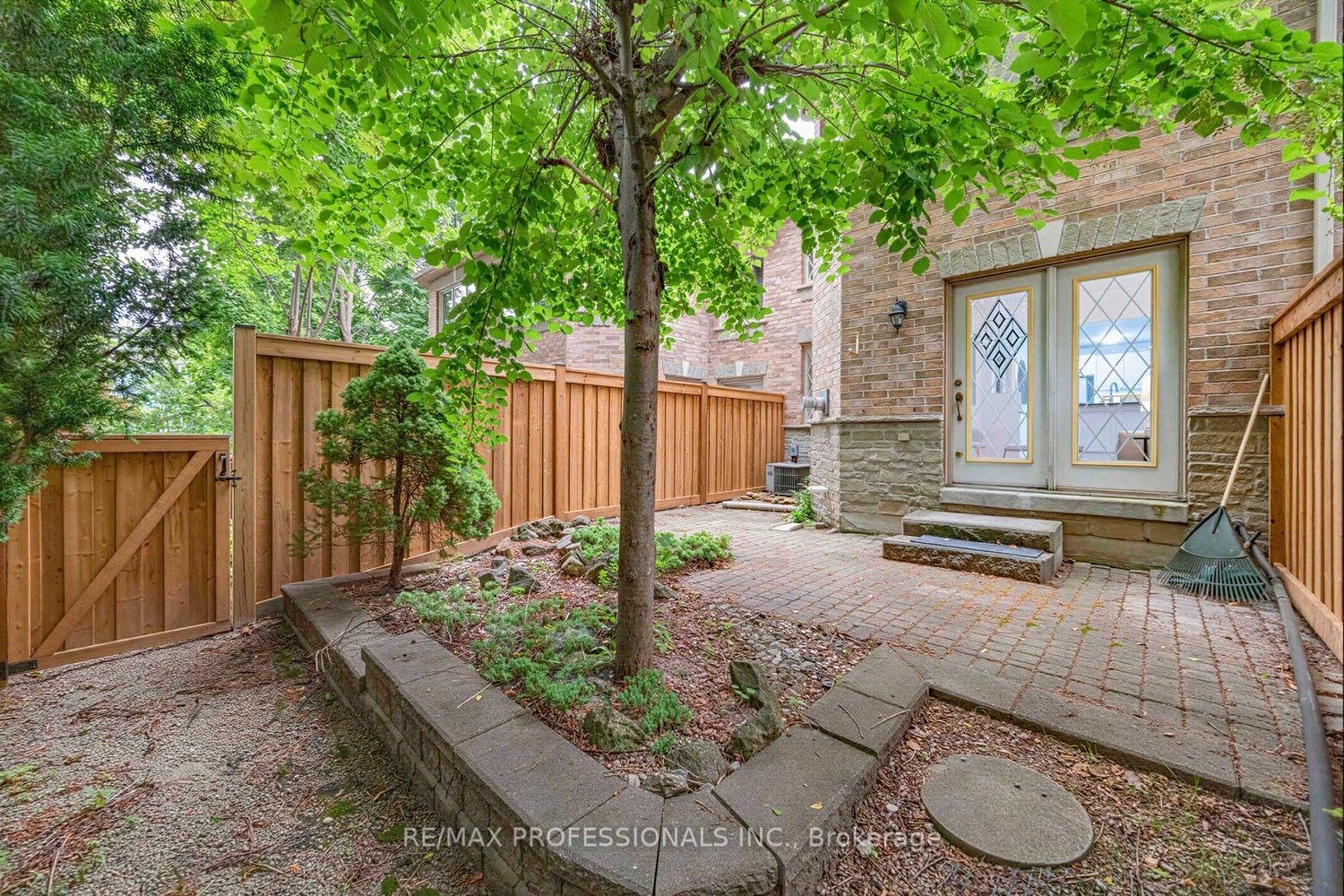 Photo 35 of 7 Briarly Lane, Etobicoke, Kingsway South — HOMEH