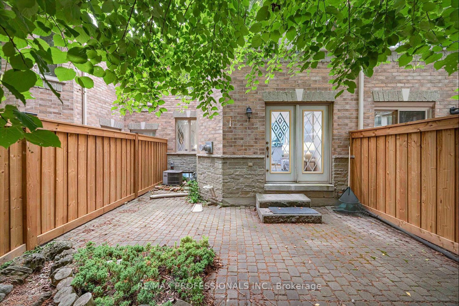 Photo 36 of 7 Briarly Lane, Etobicoke, Kingsway South — HOMEH