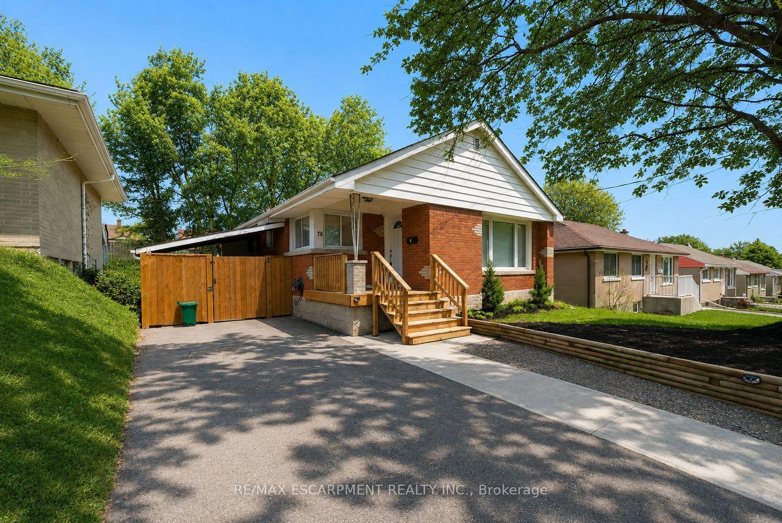 Front of Unit UPPER, 76 Glenview Avenue