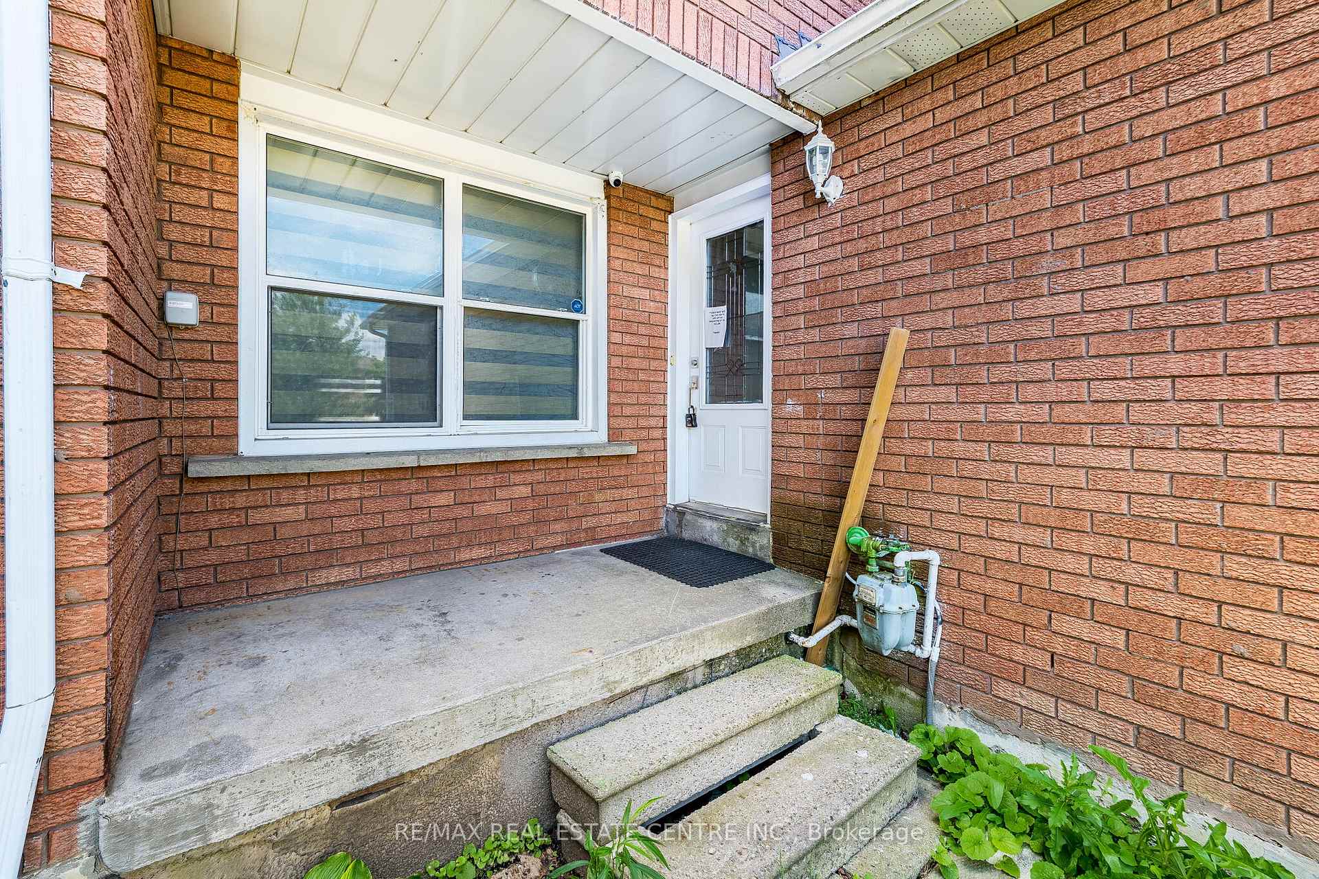 Photo 4 of 87 Tulip Drive, Brampton, Fletcher's Creek South — HOMEH