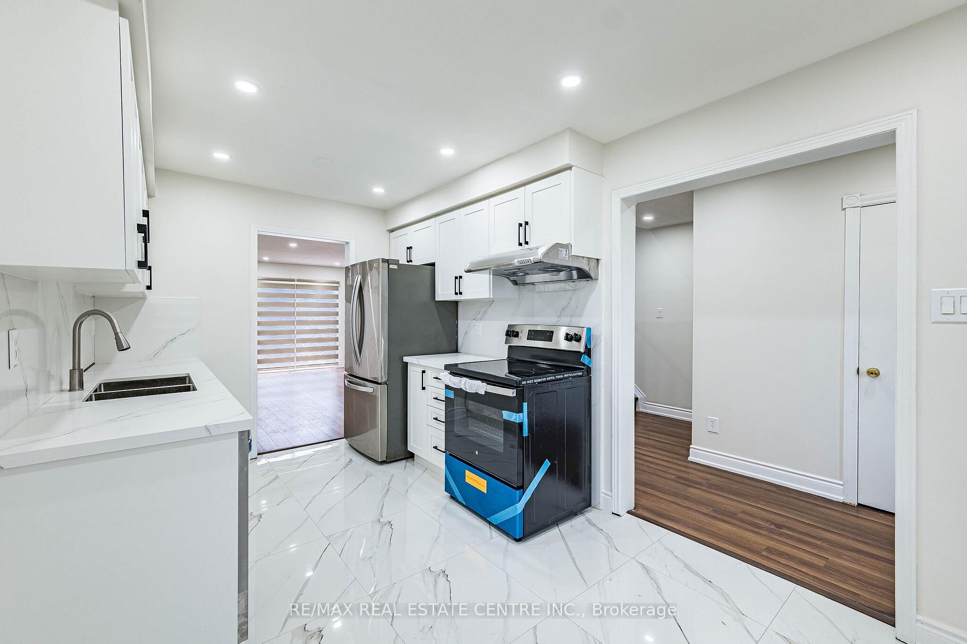 Photo 10 of 87 Tulip Drive, Brampton, Fletcher's Creek South — HOMEH