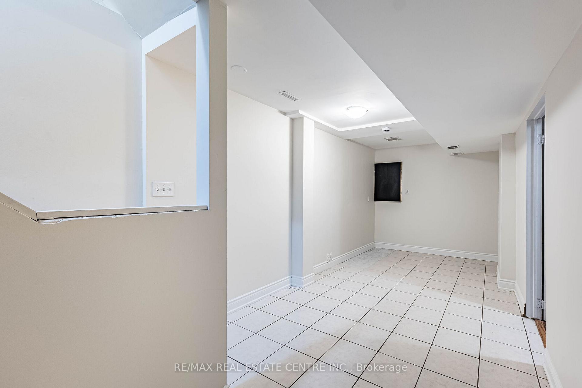 Photo 39 of 87 Tulip Drive, Brampton, Fletcher's Creek South — HOMEH