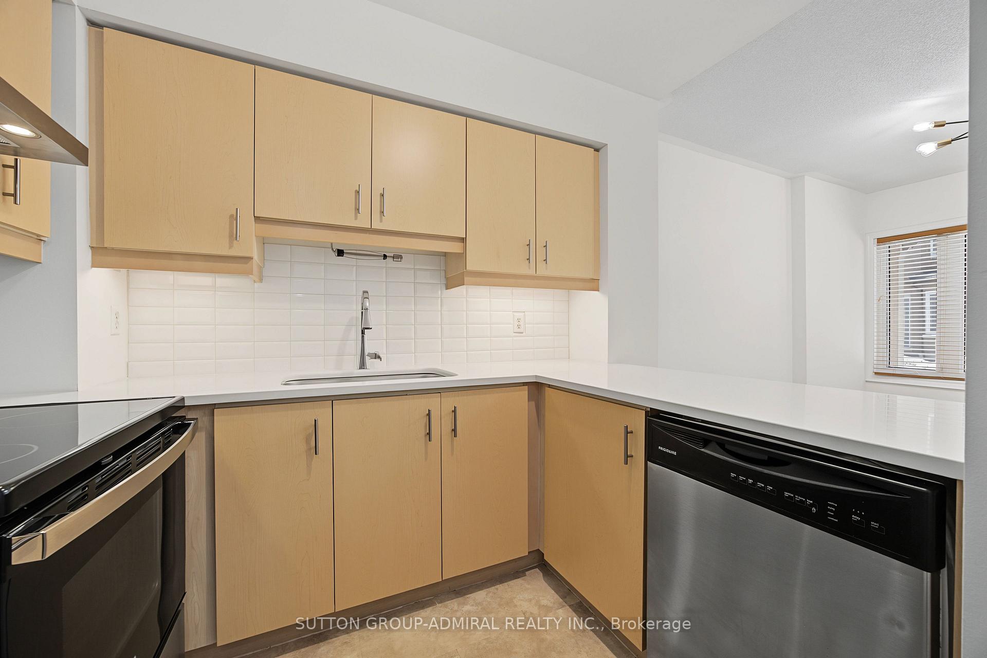 Photo 4 of Unit 56, 735 New Westminster Drive, Vaughan, Brownridge — HOMEH
