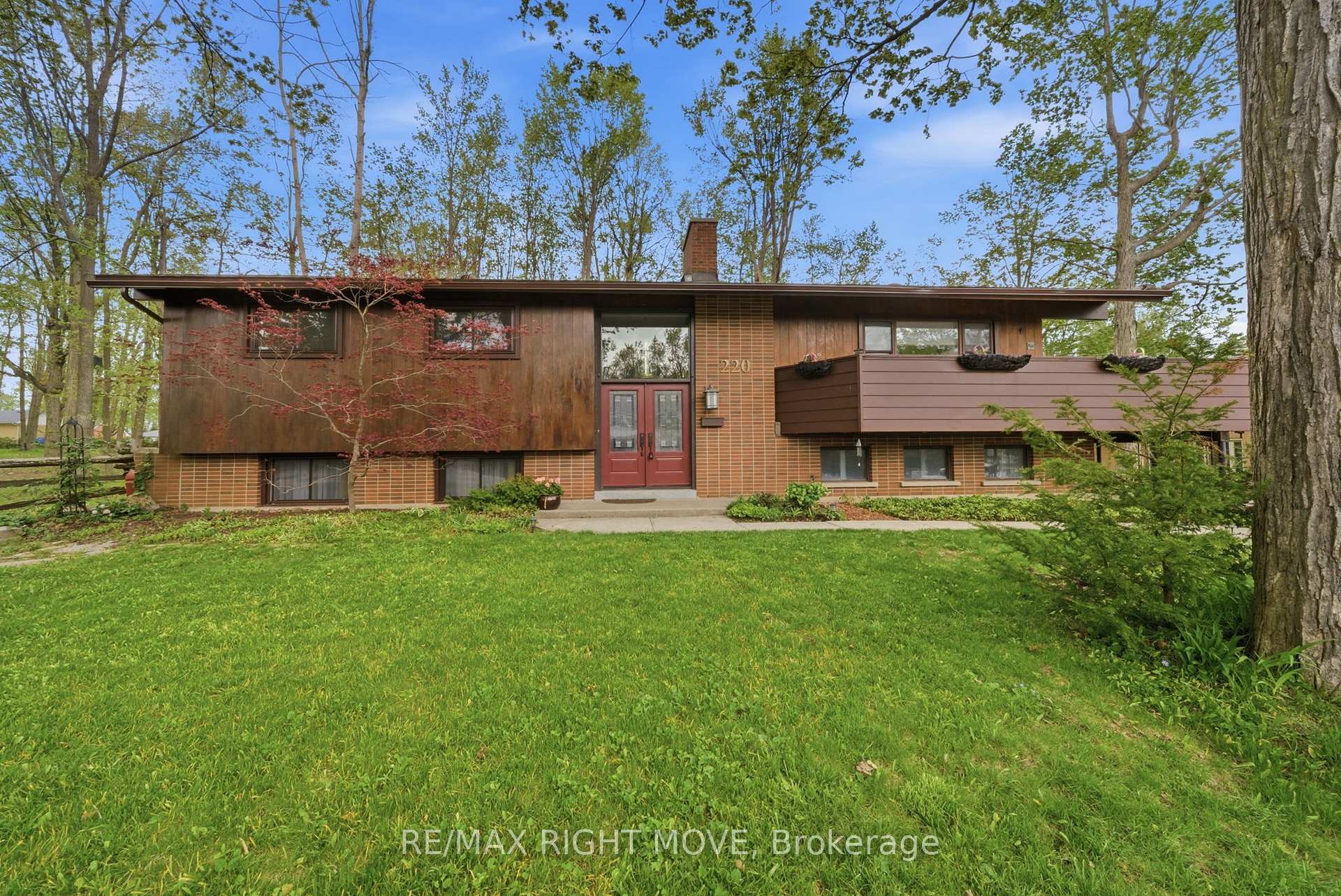 Photo 1 of 220 Belmoral Drive, Orillia — HOMEH
