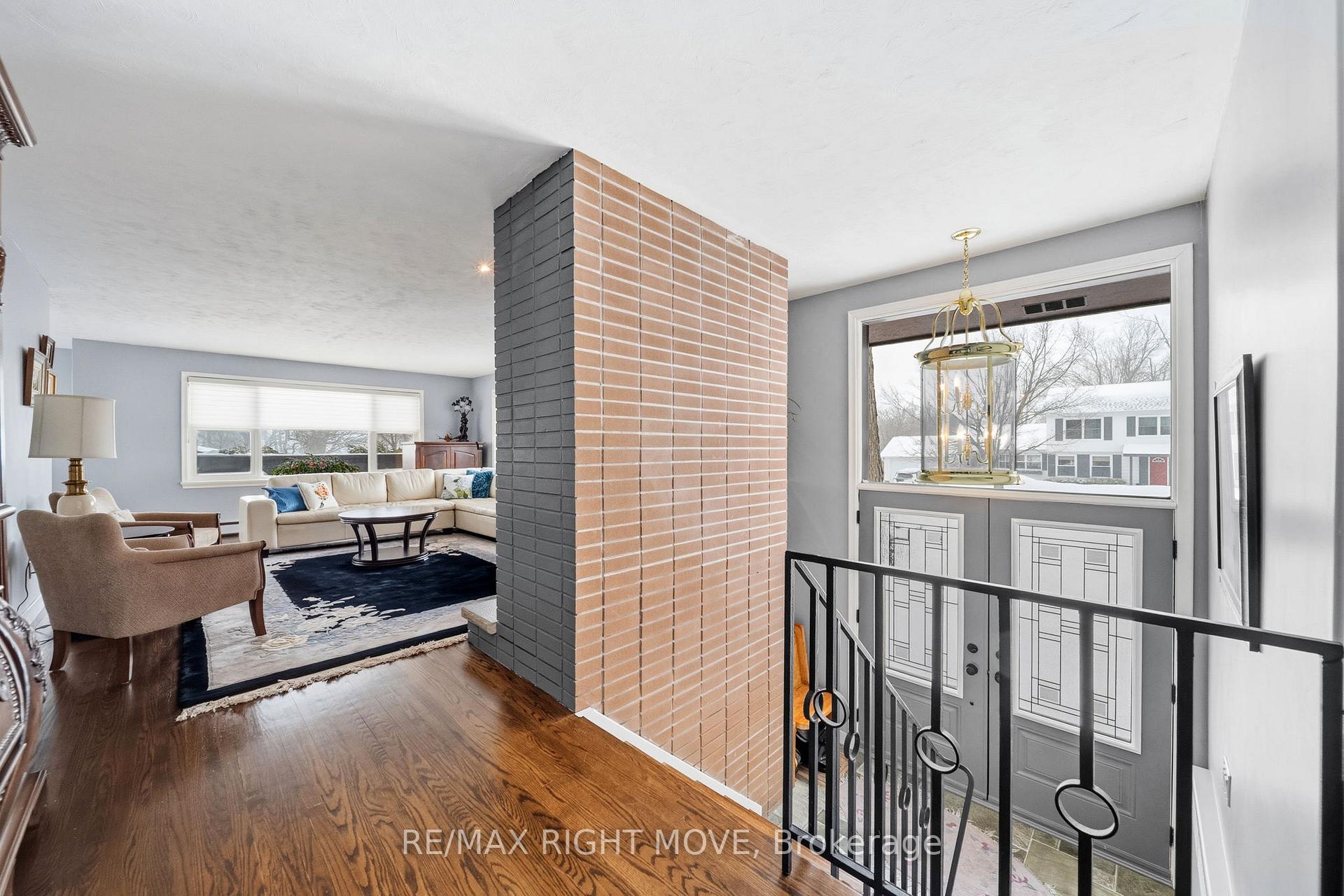 Photo 4 of 220 Belmoral Drive, Orillia — HOMEH