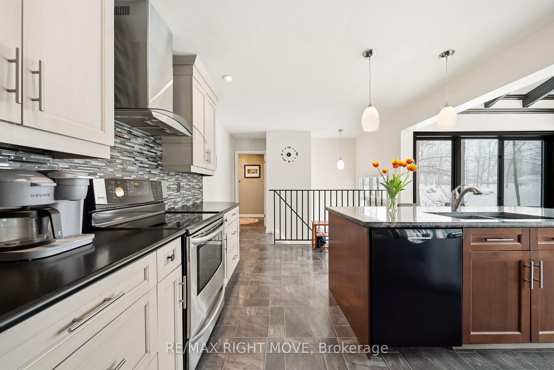 Photo 14 of 220 Belmoral Drive, Orillia — HOMEH