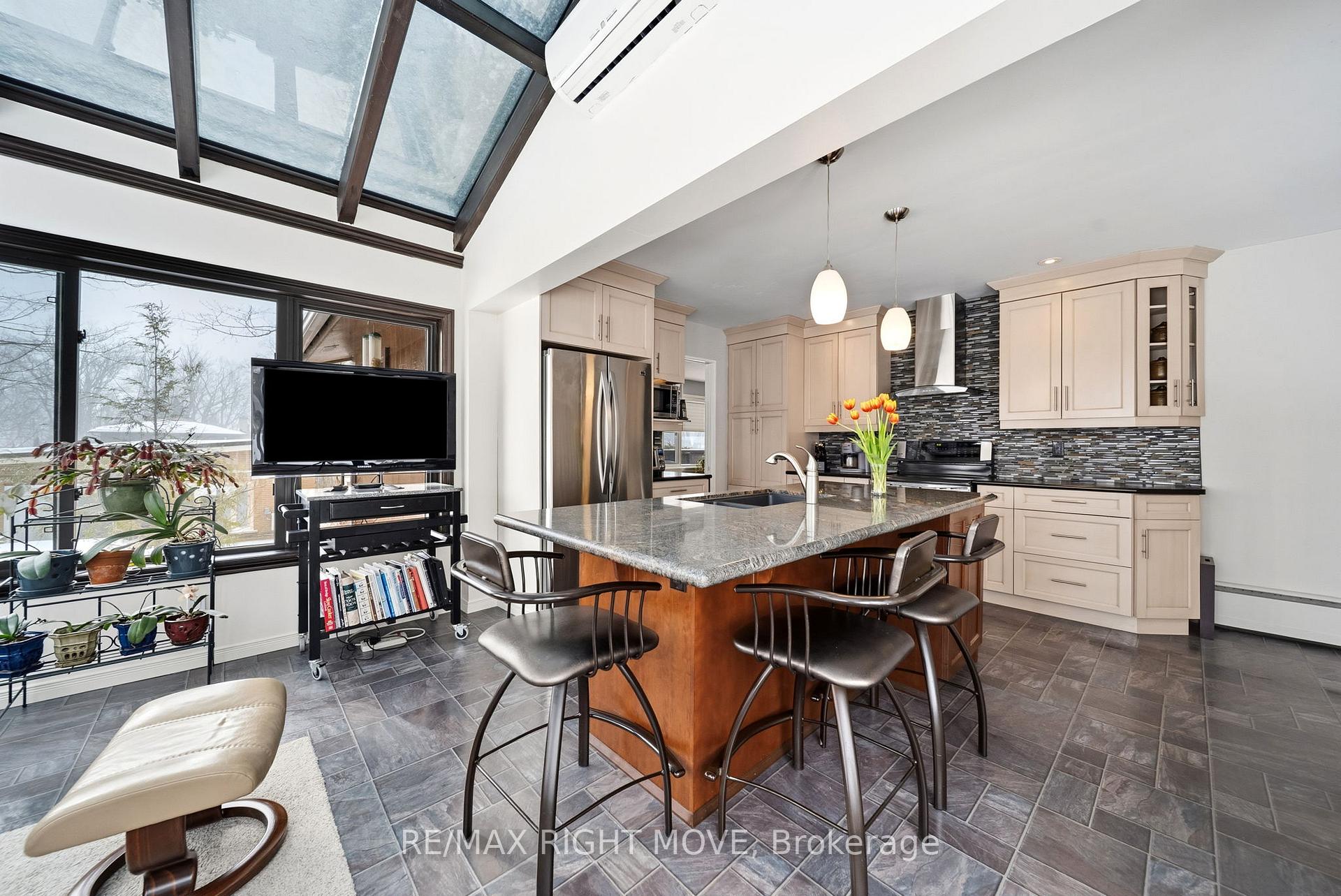 Photo 17 of 220 Belmoral Drive, Orillia — HOMEH