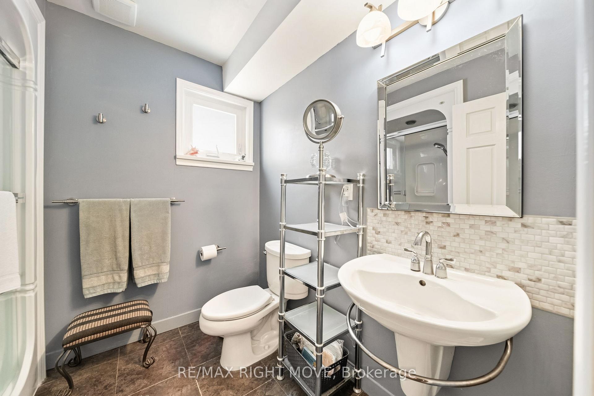 Photo 32 of 220 Belmoral Drive, Orillia — HOMEH