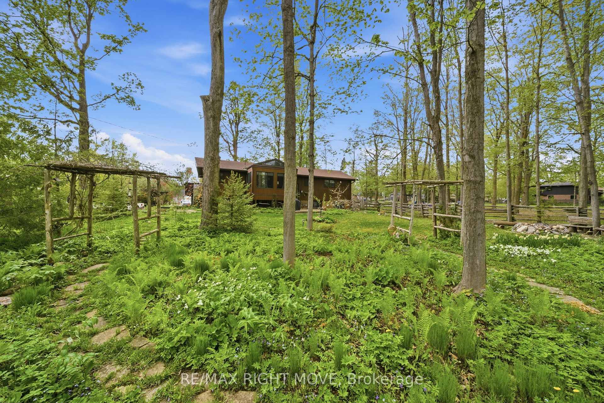 Photo 36 of 220 Belmoral Drive, Orillia — HOMEH