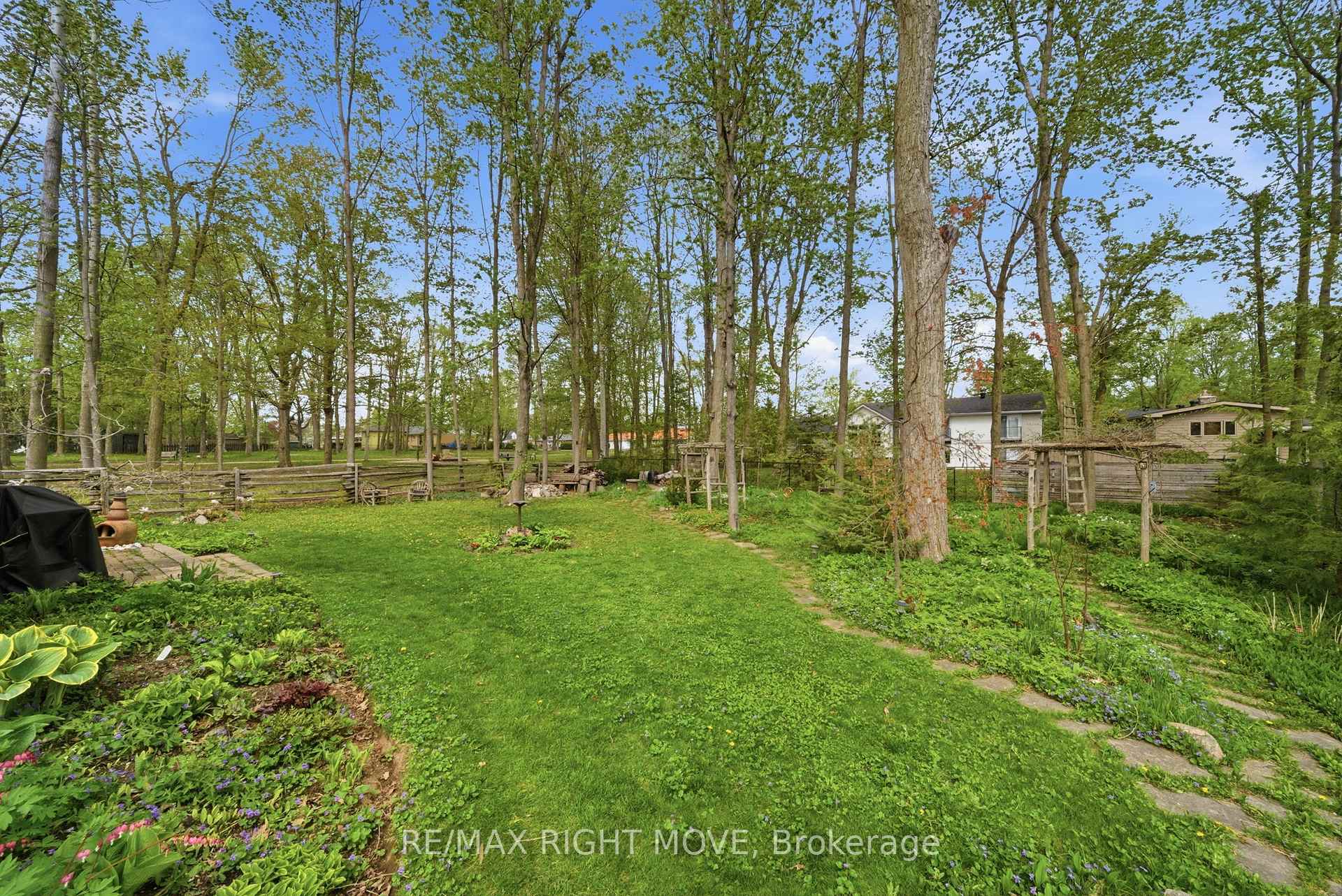 Photo 38 of 220 Belmoral Drive, Orillia — HOMEH