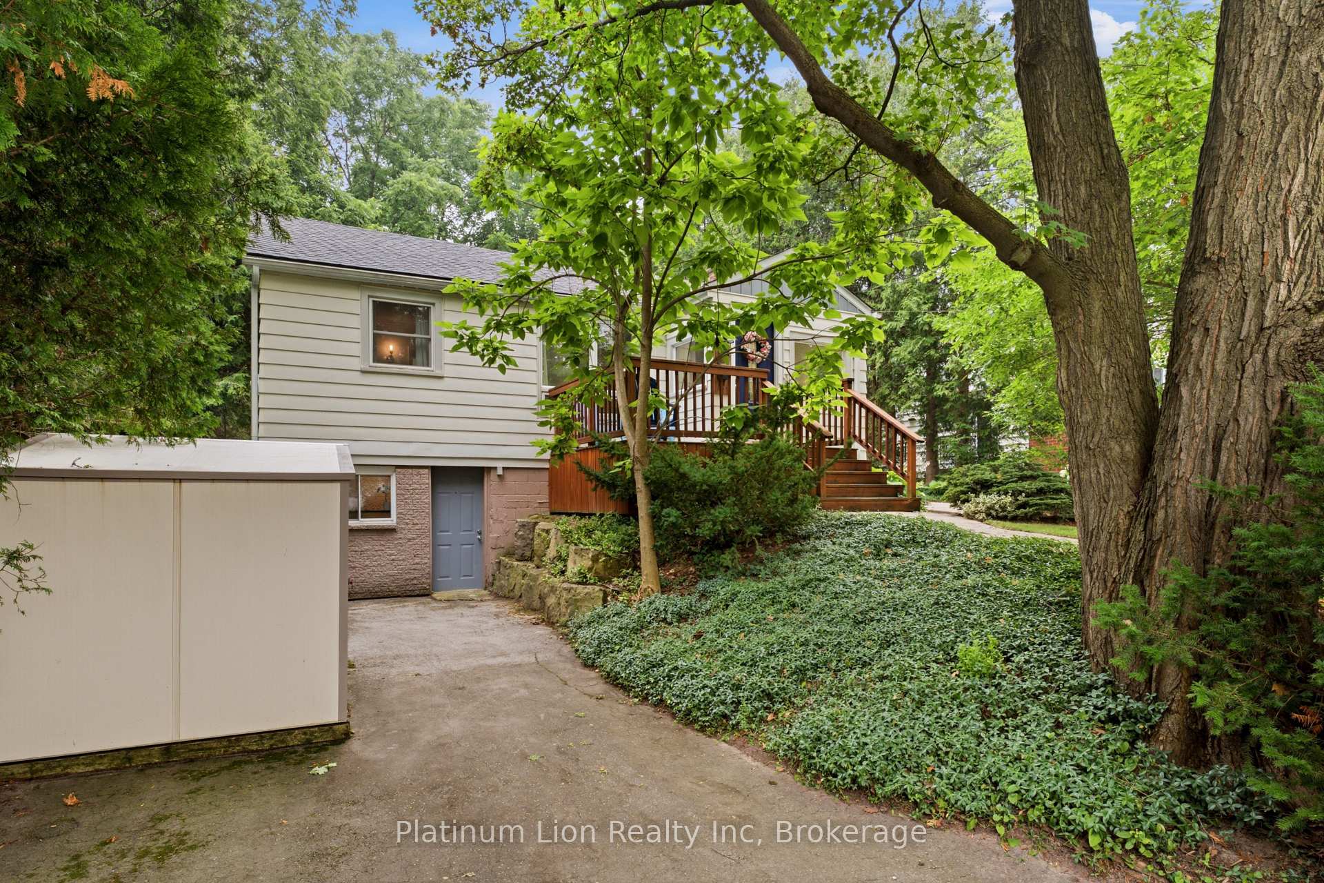 Photo 3 of 38 Mercer Street, Hamilton, Dundas — HOMEH