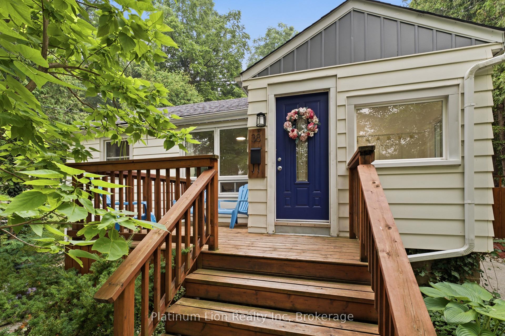 Photo 4 of 38 Mercer Street, Hamilton, Dundas — HOMEH