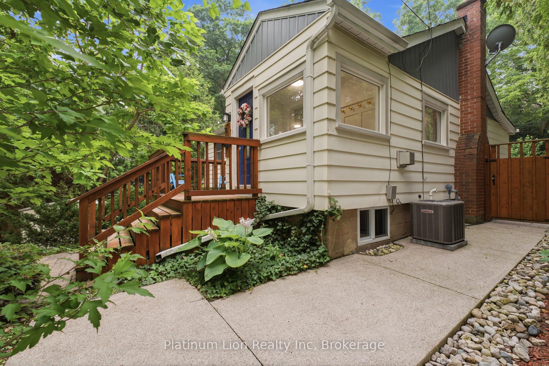 Photo 33 of 38 Mercer Street, Hamilton, Dundas — HOMEH