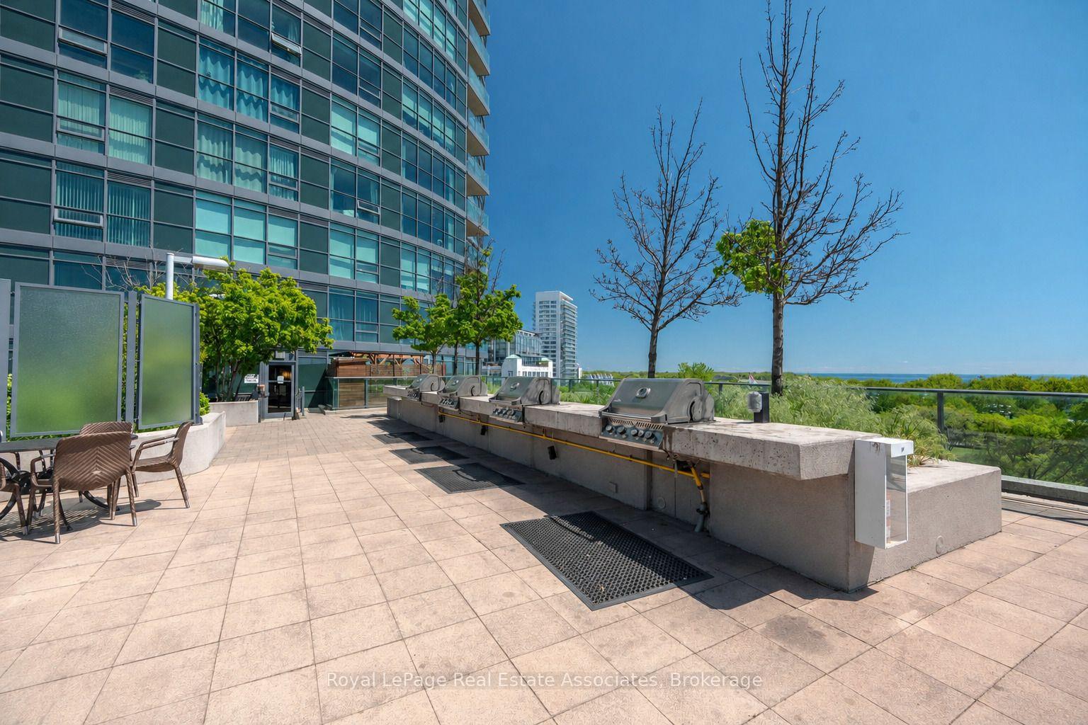 Photo 2 of Unit 2411, 215 Fort York Boulevard, Toronto, Niagara — HOMEH