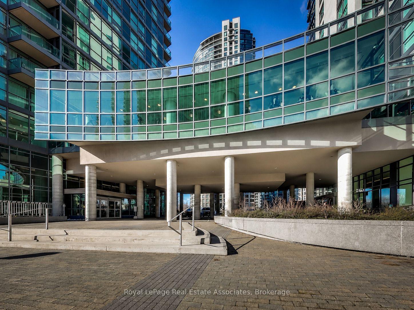 Photo 3 of Unit 2411, 215 Fort York Boulevard, Toronto, Niagara — HOMEH